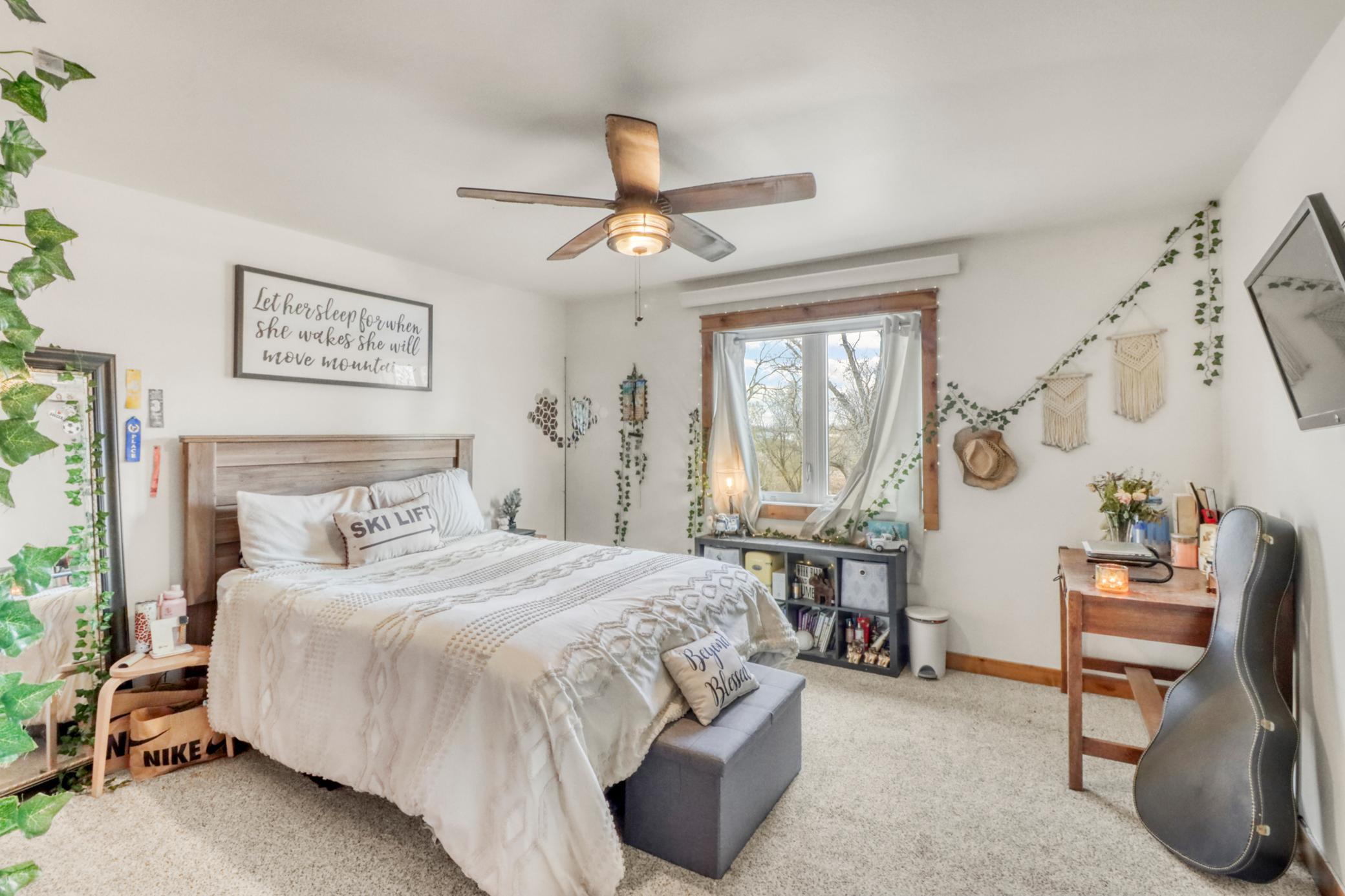 Upstairs Bedroom2_1.JPG