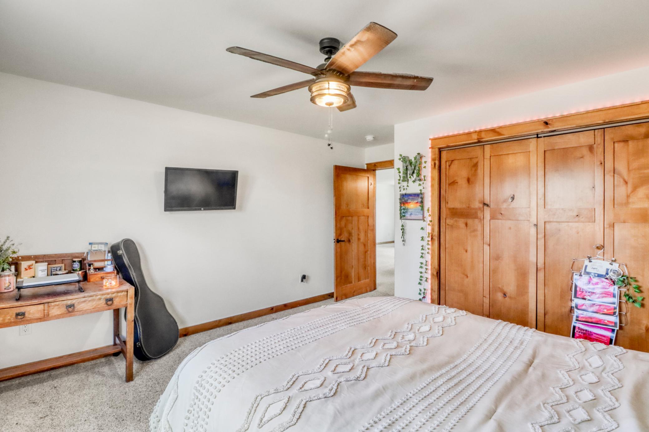 Upstairs Bedroom2_2.JPG