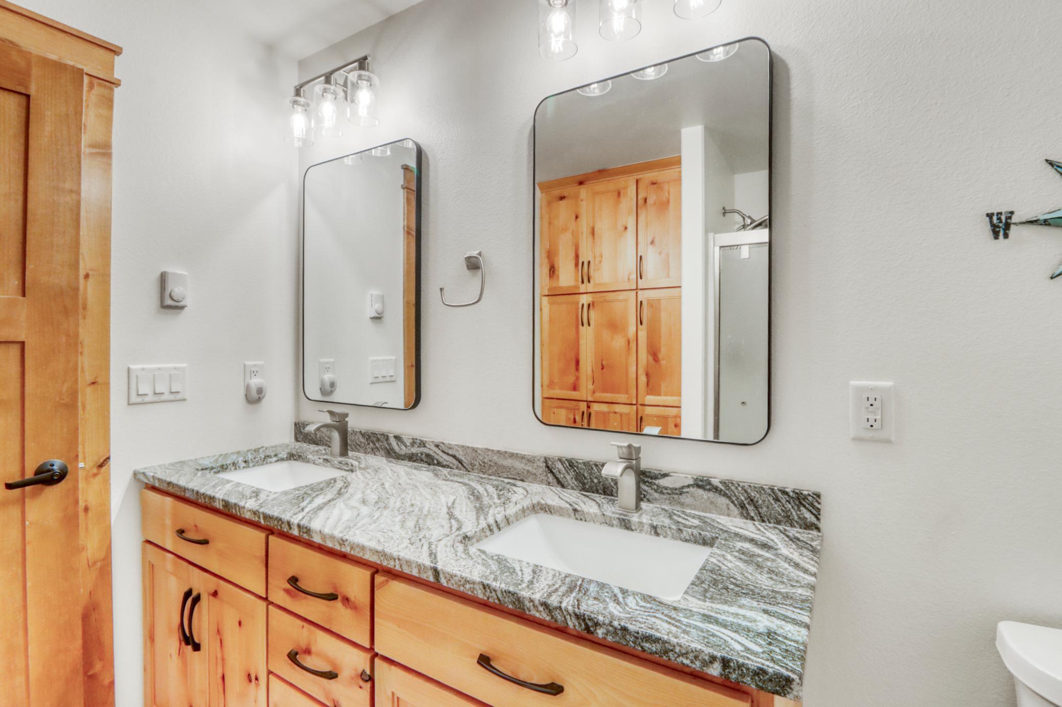 Upstairs Bathroom1_2.JPG