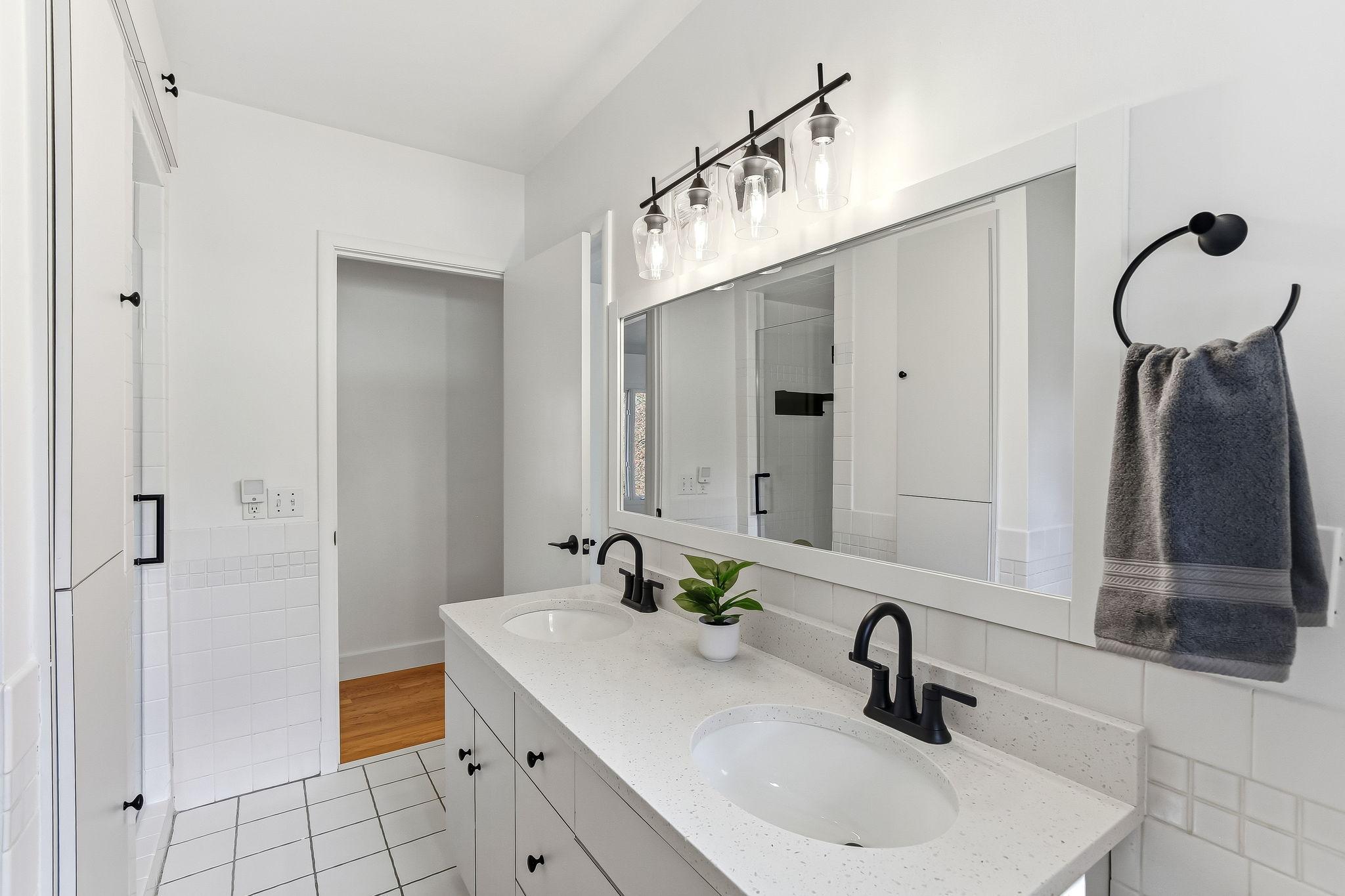 24-web-or-mls-323-Burntside-Dr-24.jpg