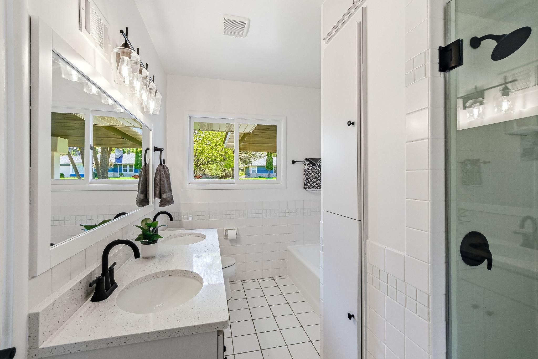 23-web-or-mls-323-Burntside-Dr-23.jpg