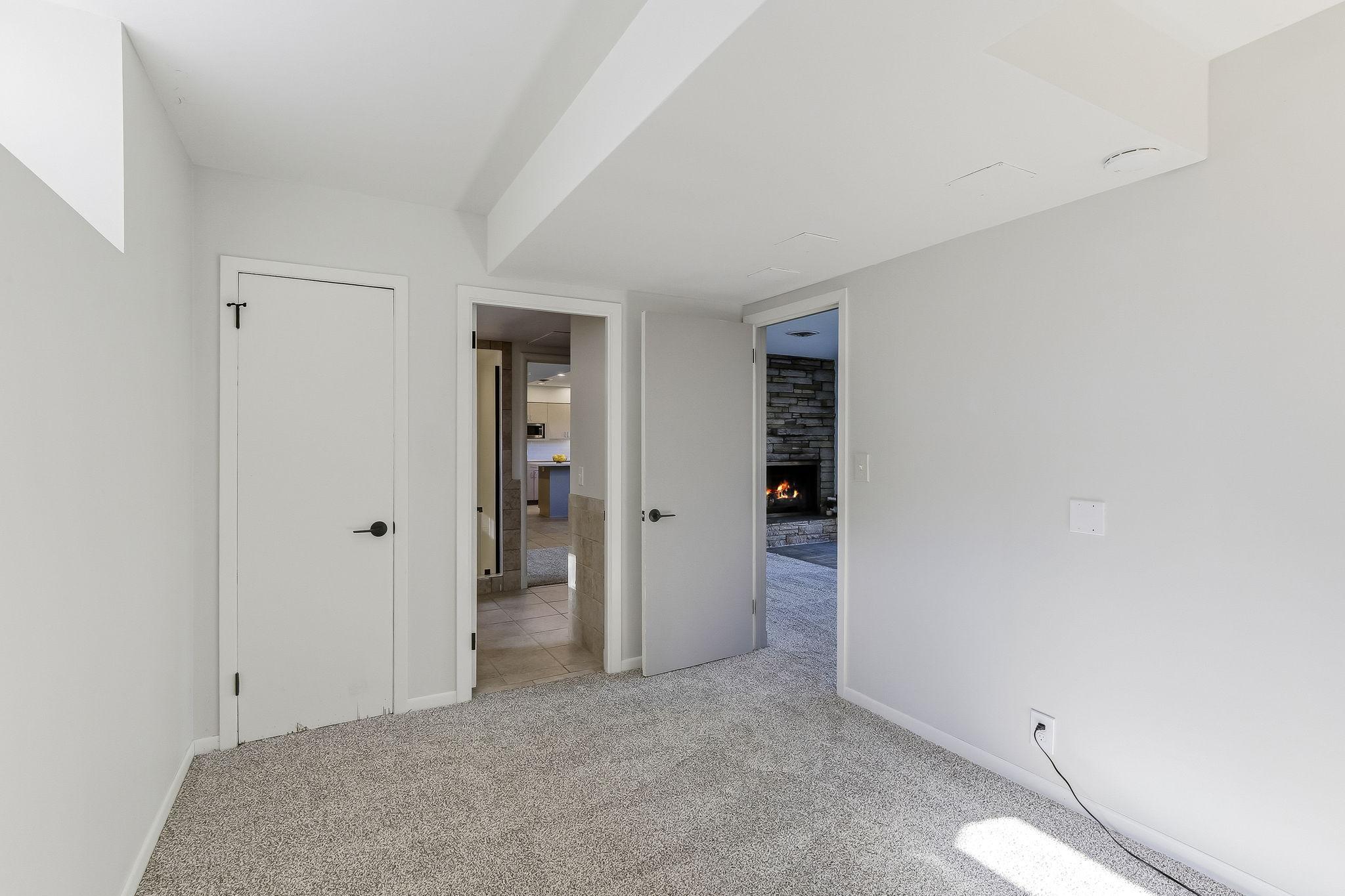 31-web-or-mls-323-Burntside-Dr-31.jpg