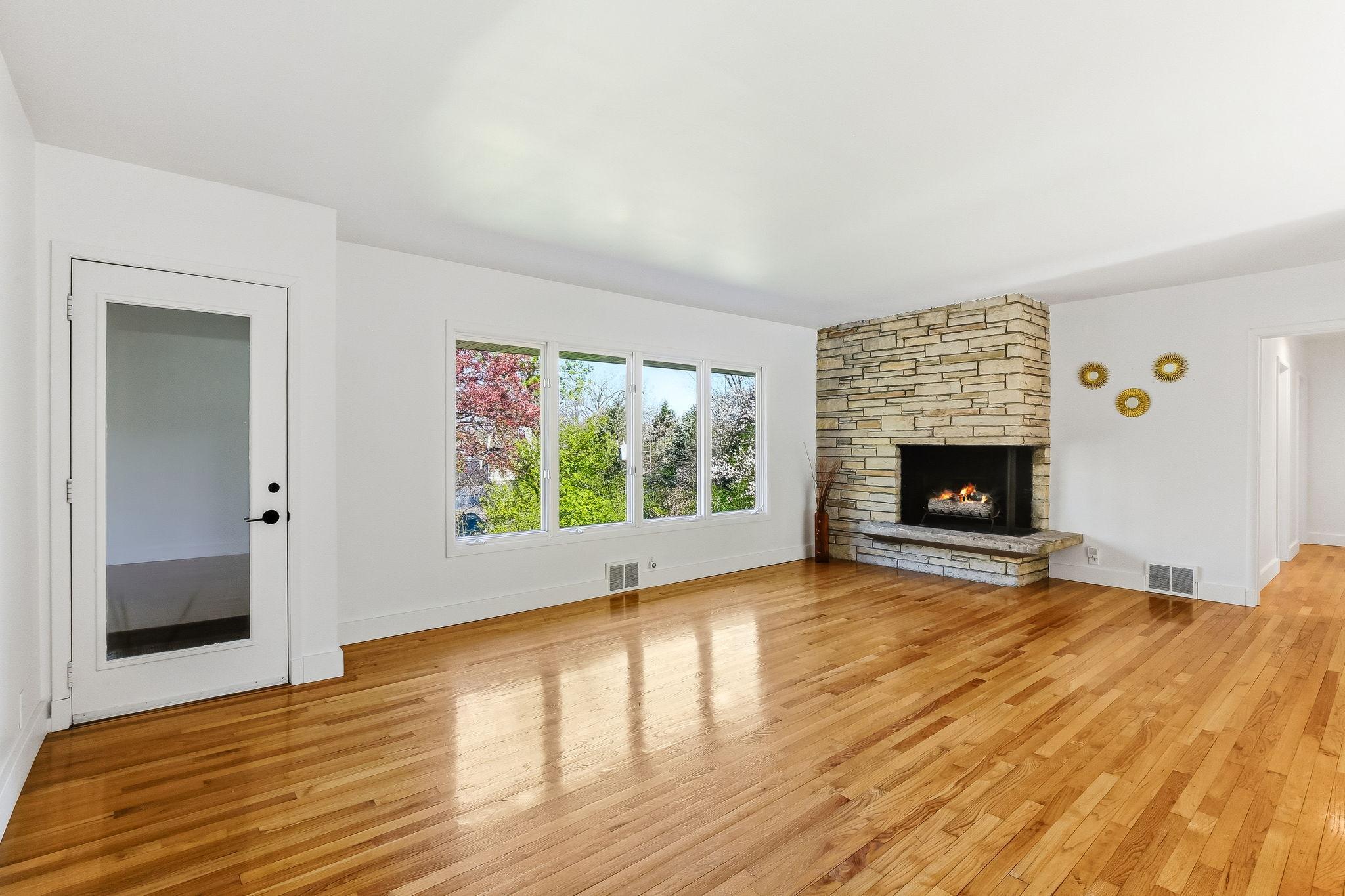 11-web-or-mls-323-Burntside-Dr-11.jpg
