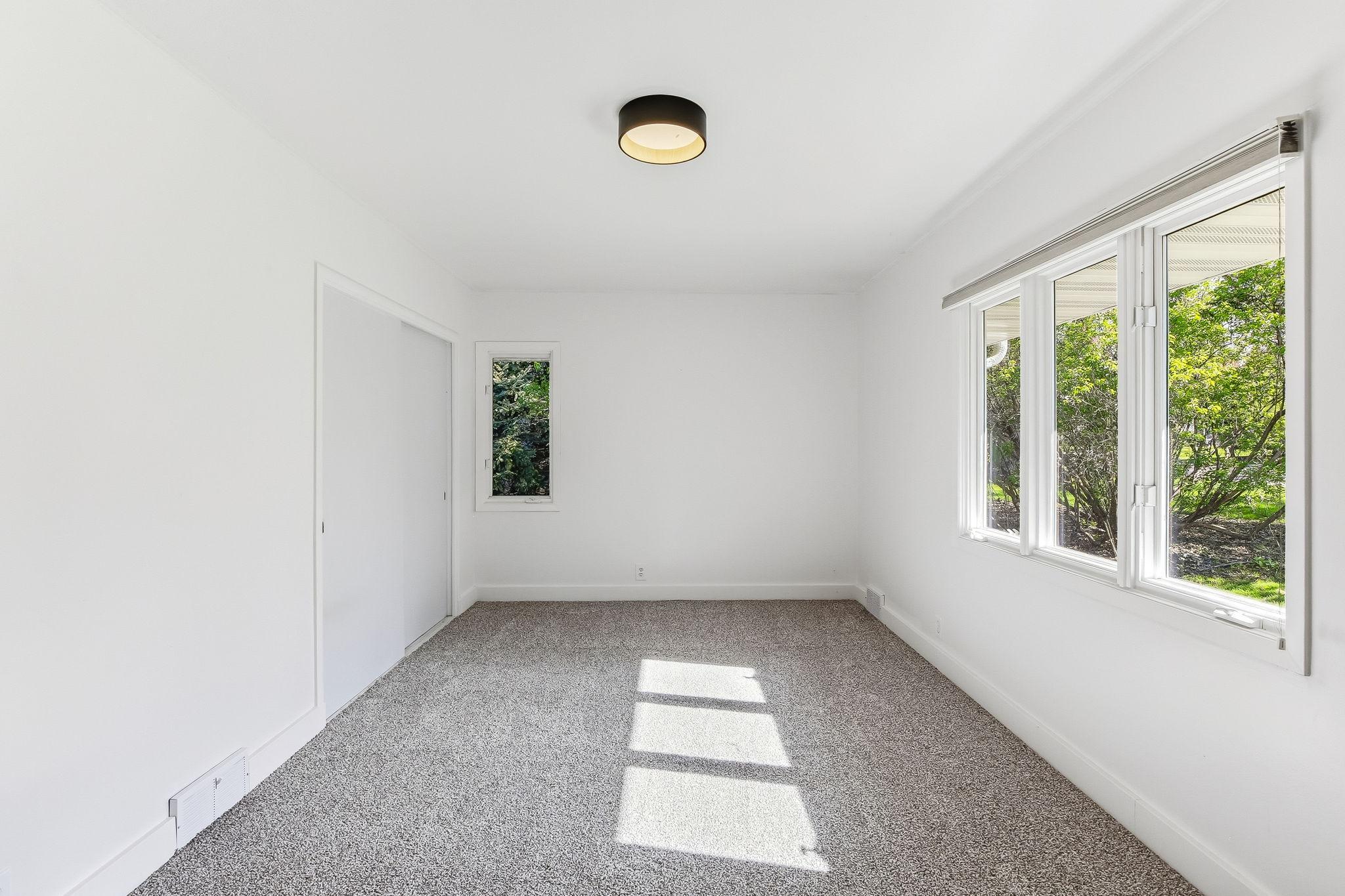 22-web-or-mls-323-Burntside-Dr-22.jpg