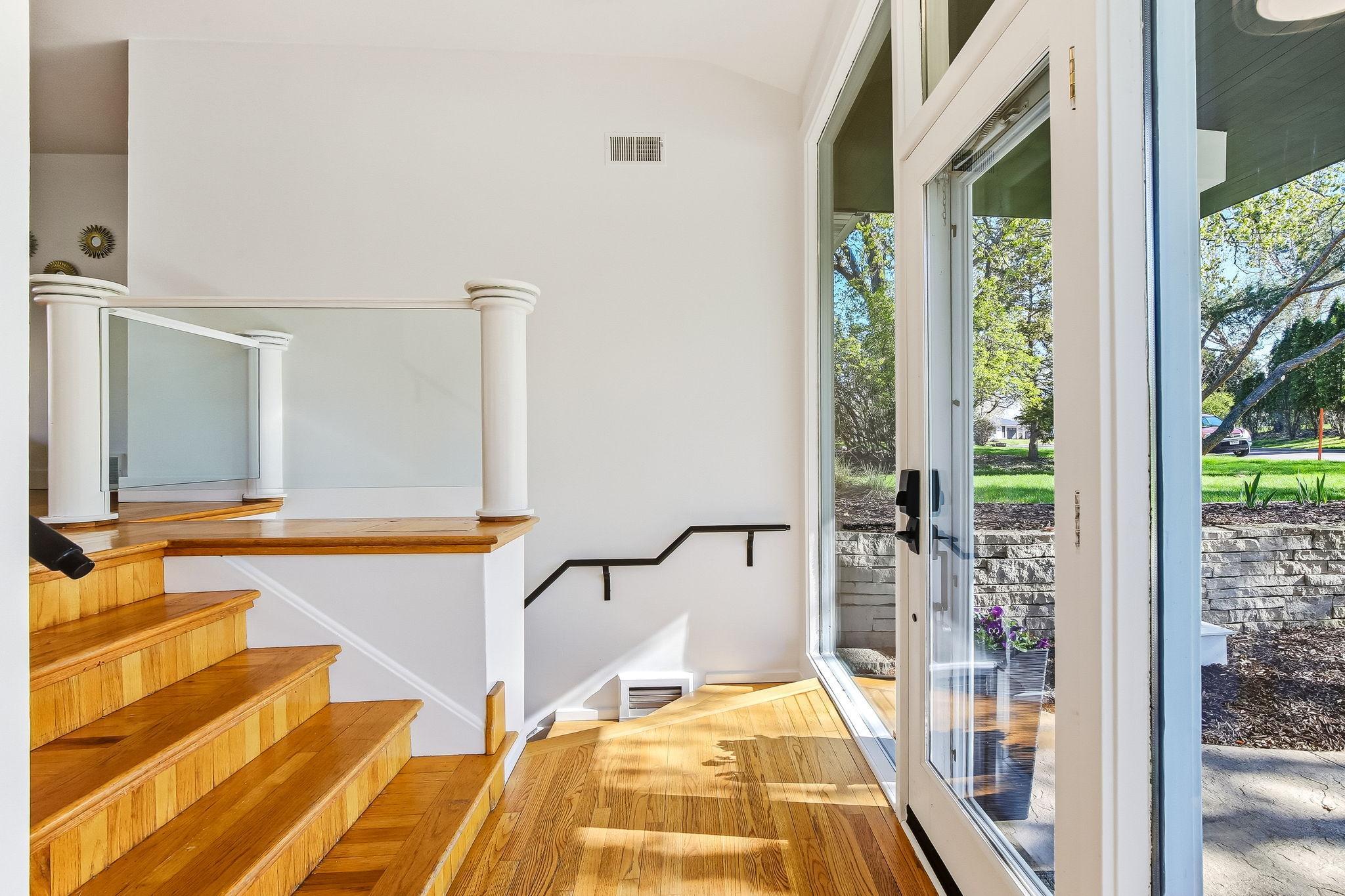 5-web-or-mls-323-Burntside-Dr-05.jpg