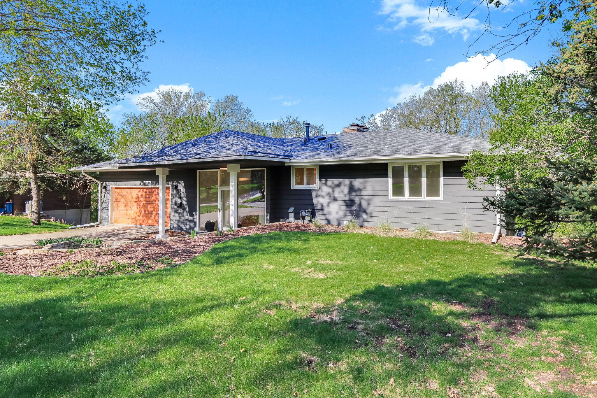 3-web-or-mls-323-Burntside-Dr-03.jpg