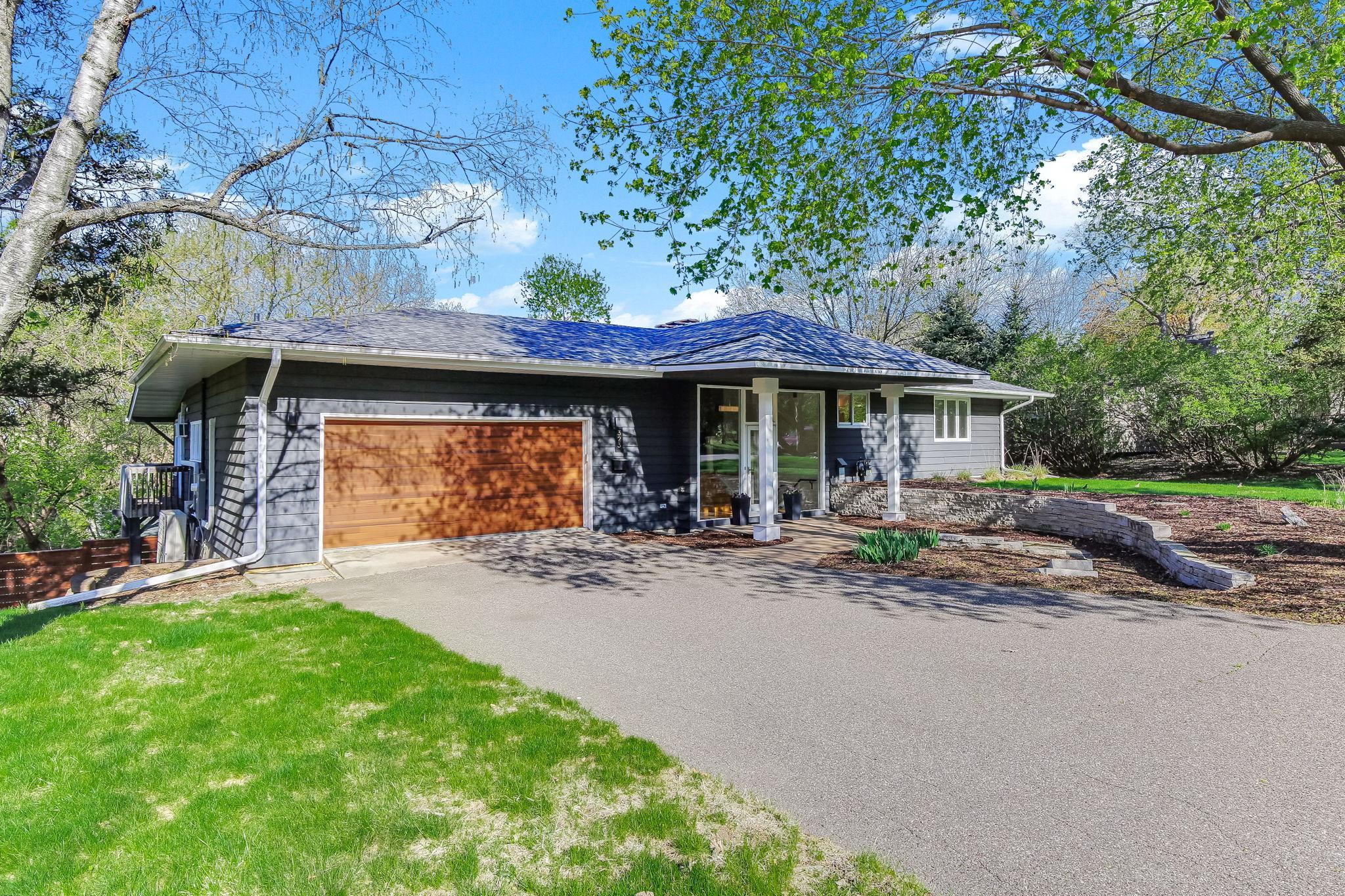 2-web-or-mls-323-Burntside-Dr-02.jpg