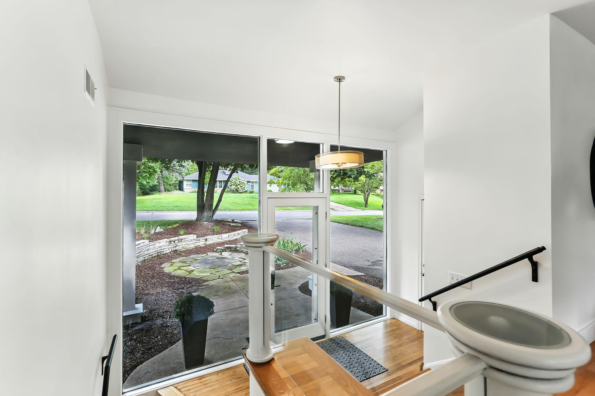 6-web-or-mls-323-Burntside-Dr-05.JPG
