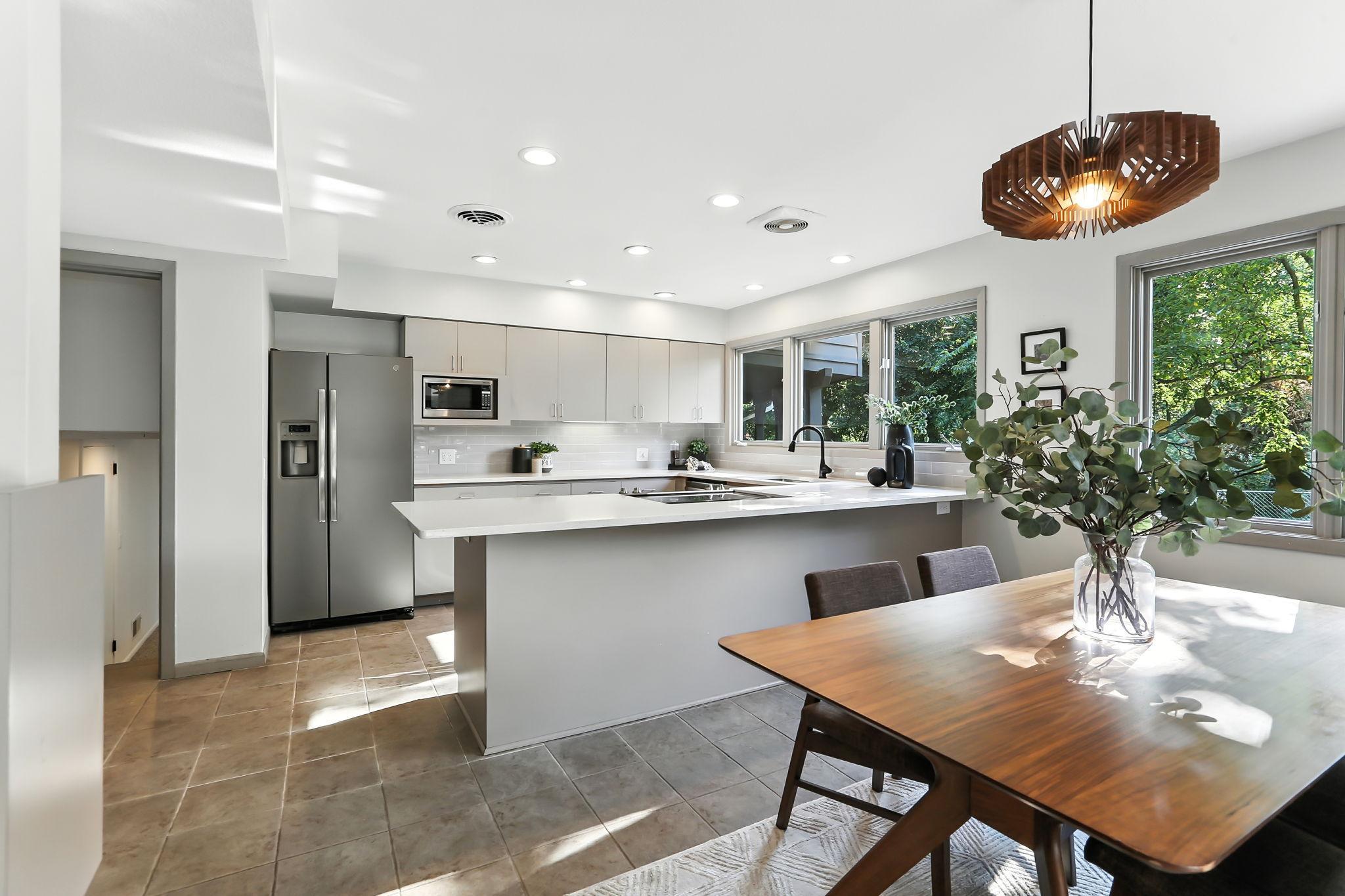 11-web-or-mls-323-Burntside-Dr-10.JPG