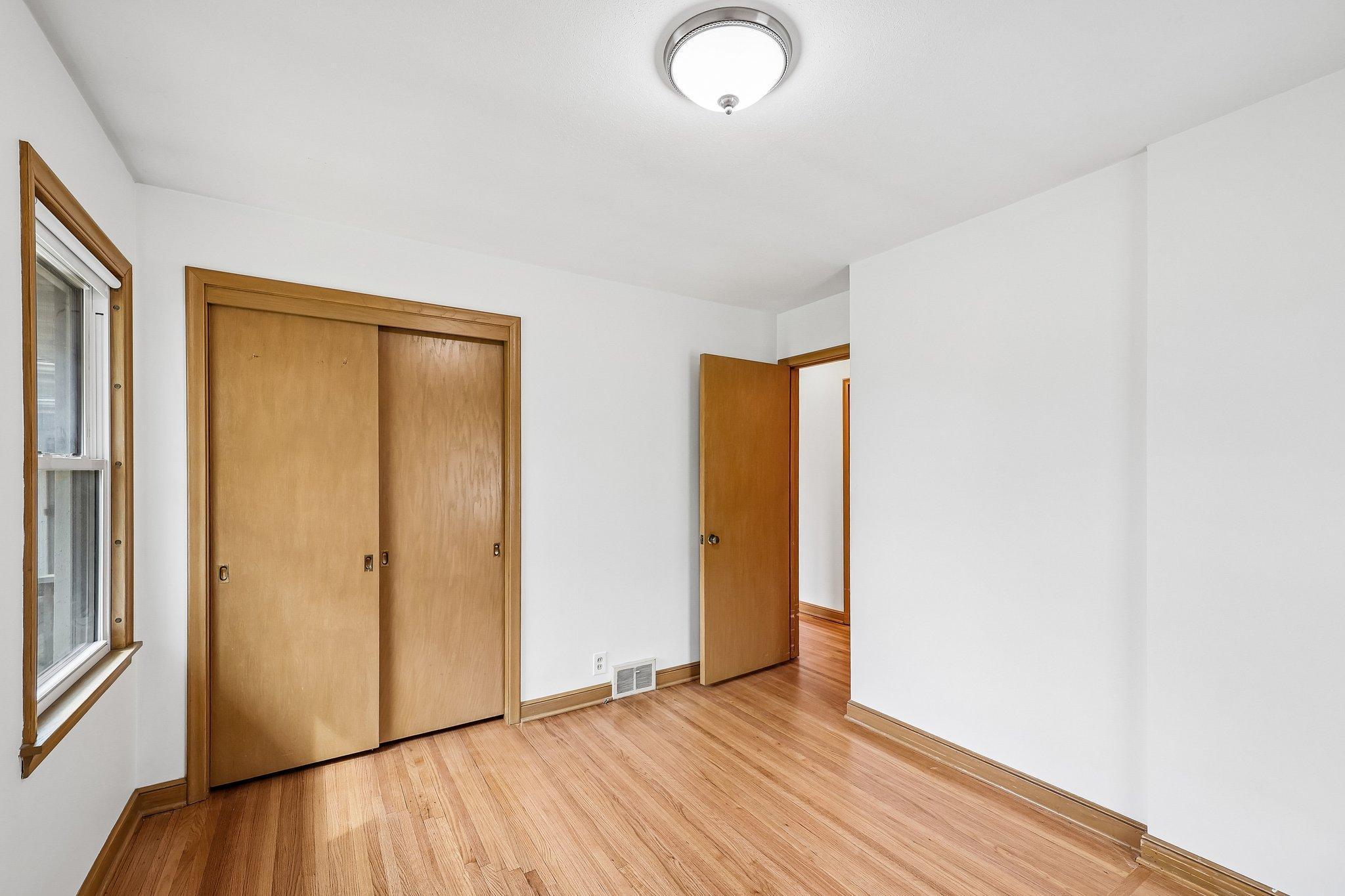 24-web-or-mls-Lilac Dr-S2604-032.jpg