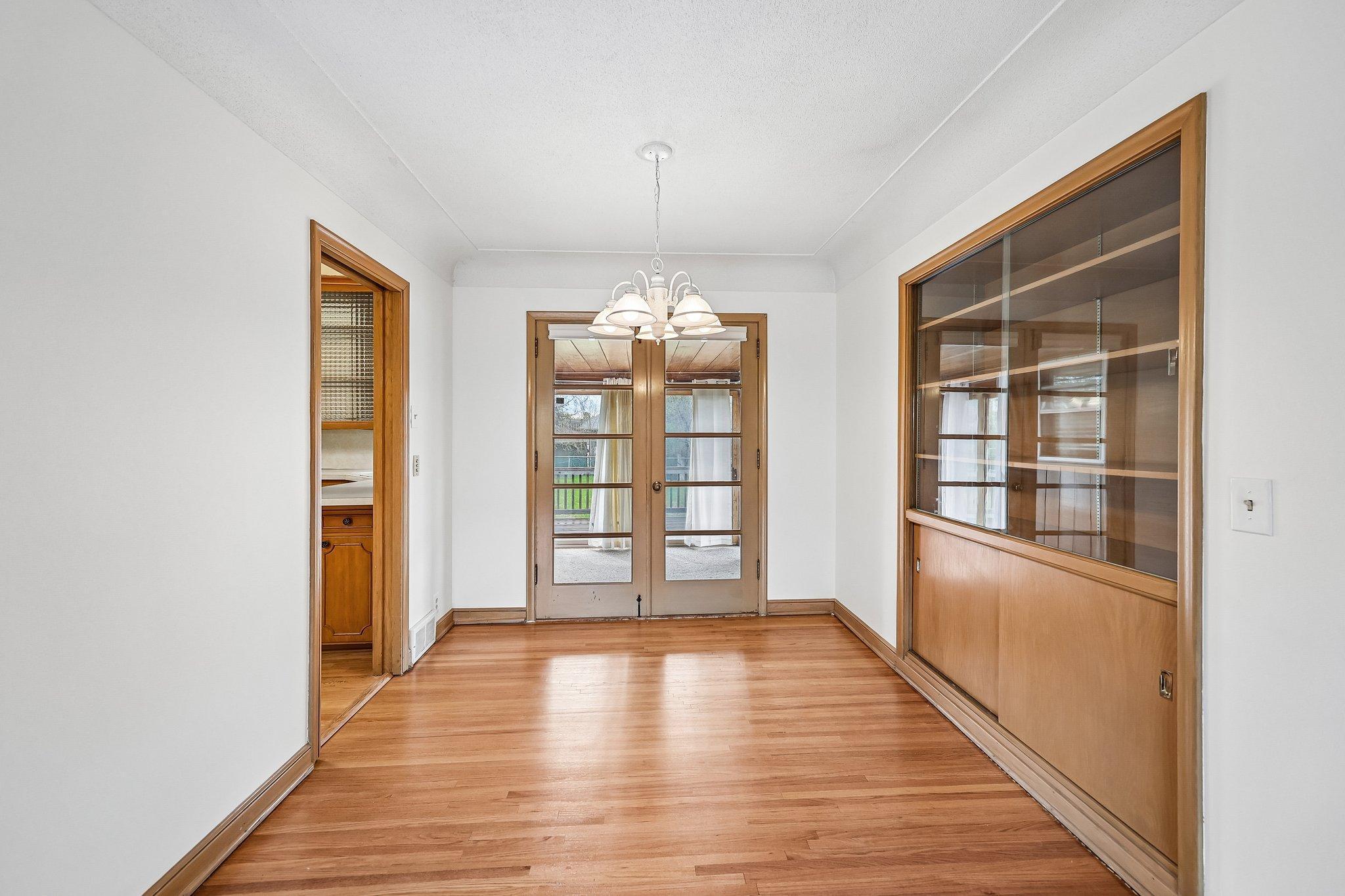 8-web-or-mls-Lilac Dr-S2604-010.jpg