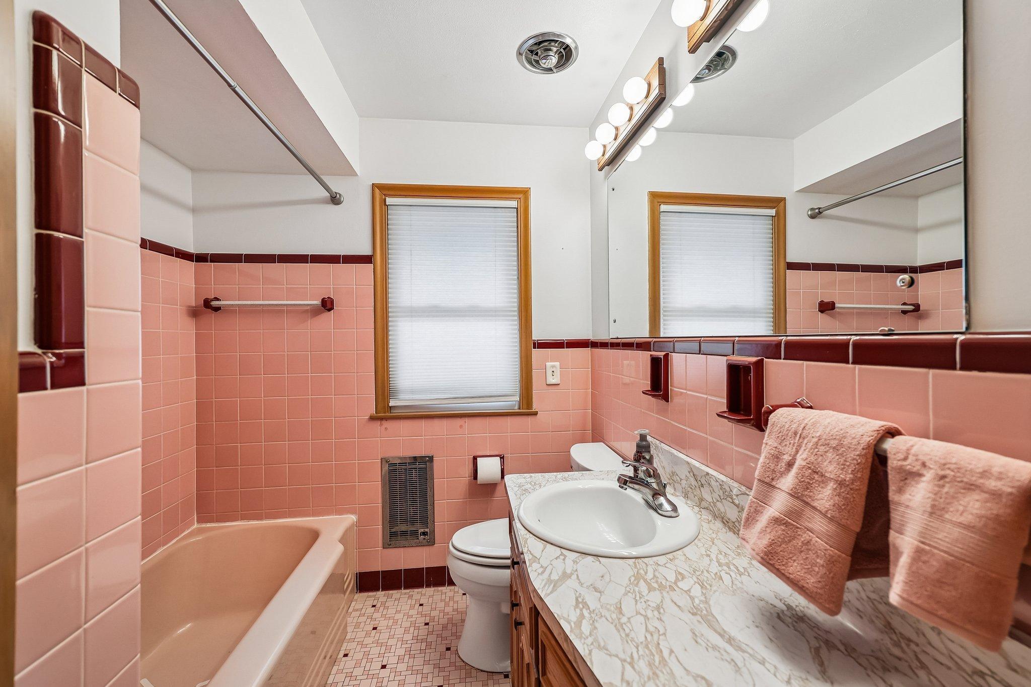 21-web-or-mls-Lilac Dr-S2604-028.jpg