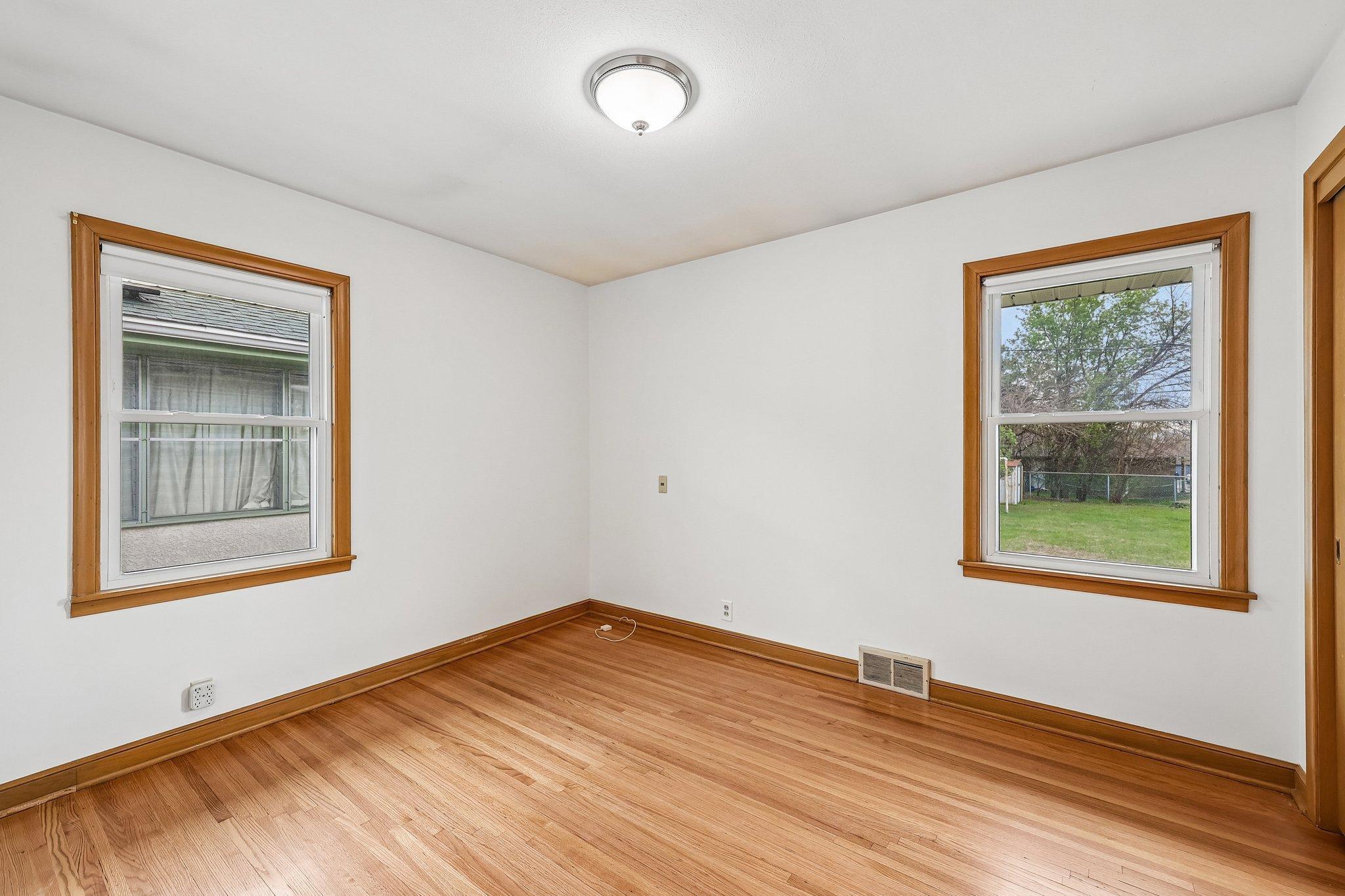 23-web-or-mls-Lilac Dr-S2604-031.jpg