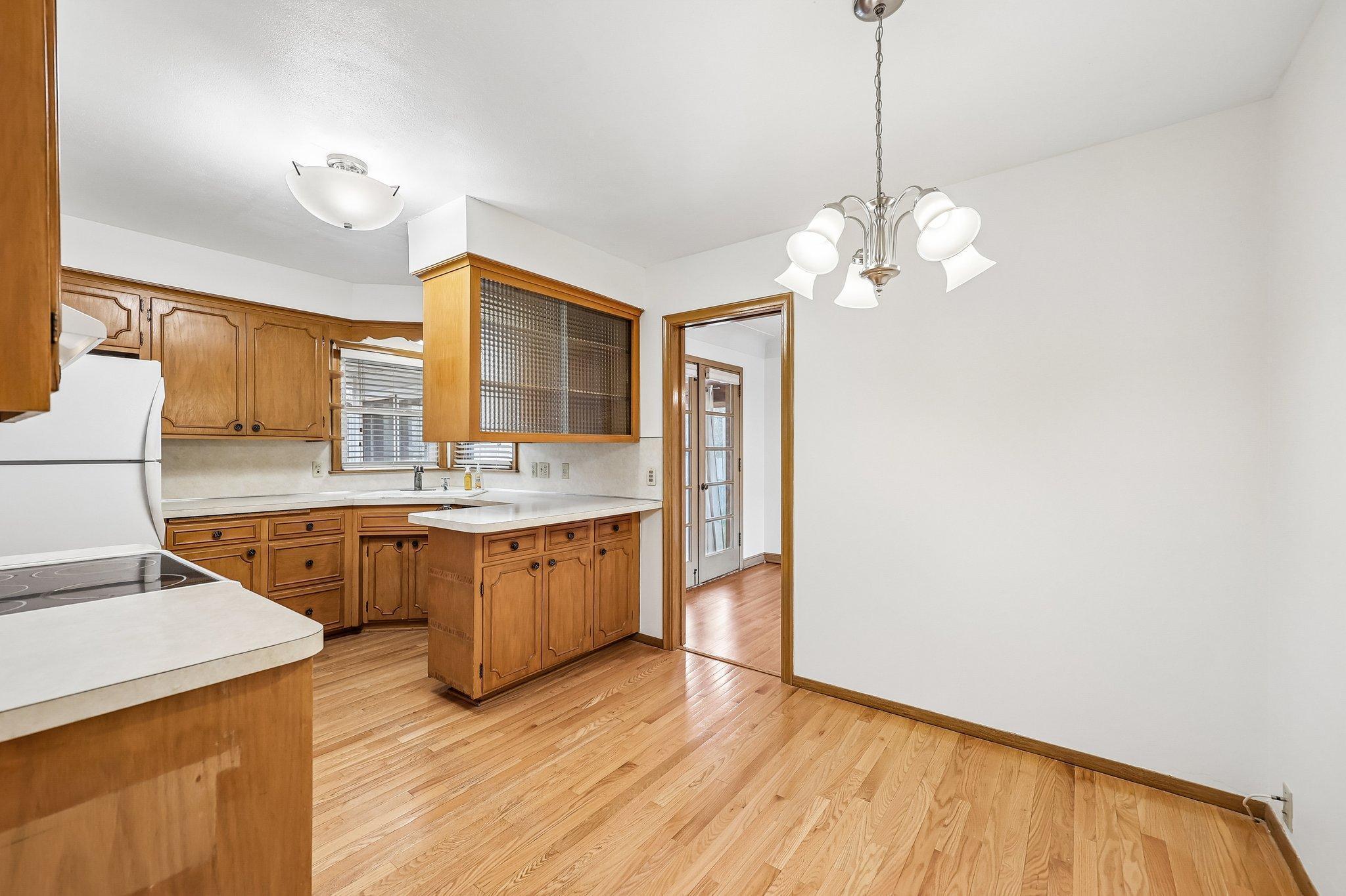 10-web-or-mls-Lilac Dr-S2604-013.jpg