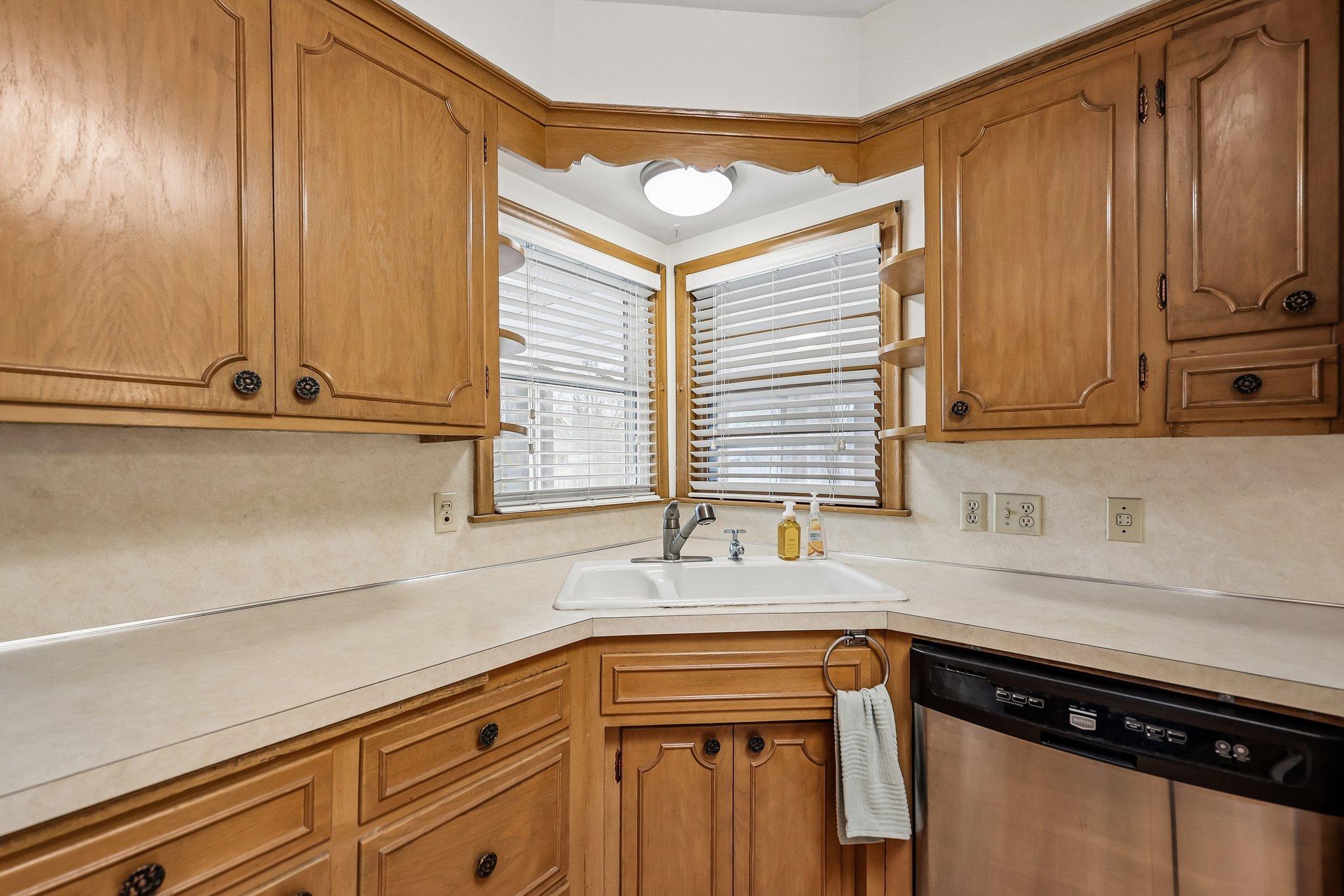 12-web-or-mls-Lilac Dr-S2604-015.jpg