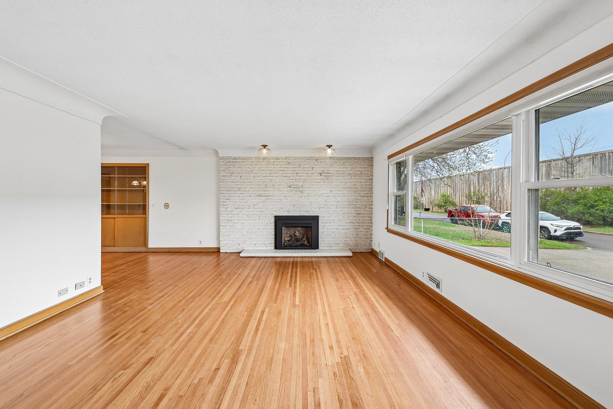 5-web-or-mls-Lilac Dr-S2604-007.jpg