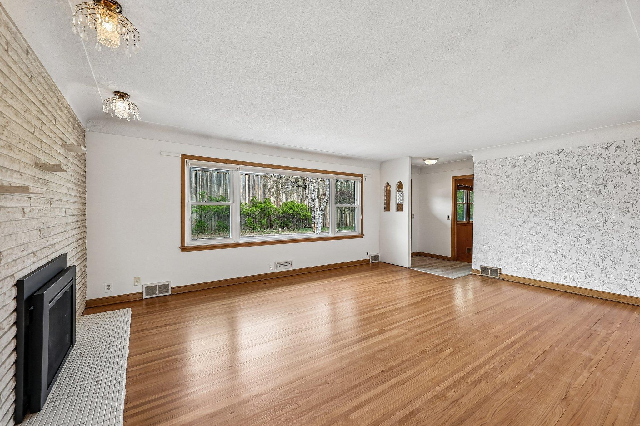 4-web-or-mls-Lilac Dr-S2604-006.jpg