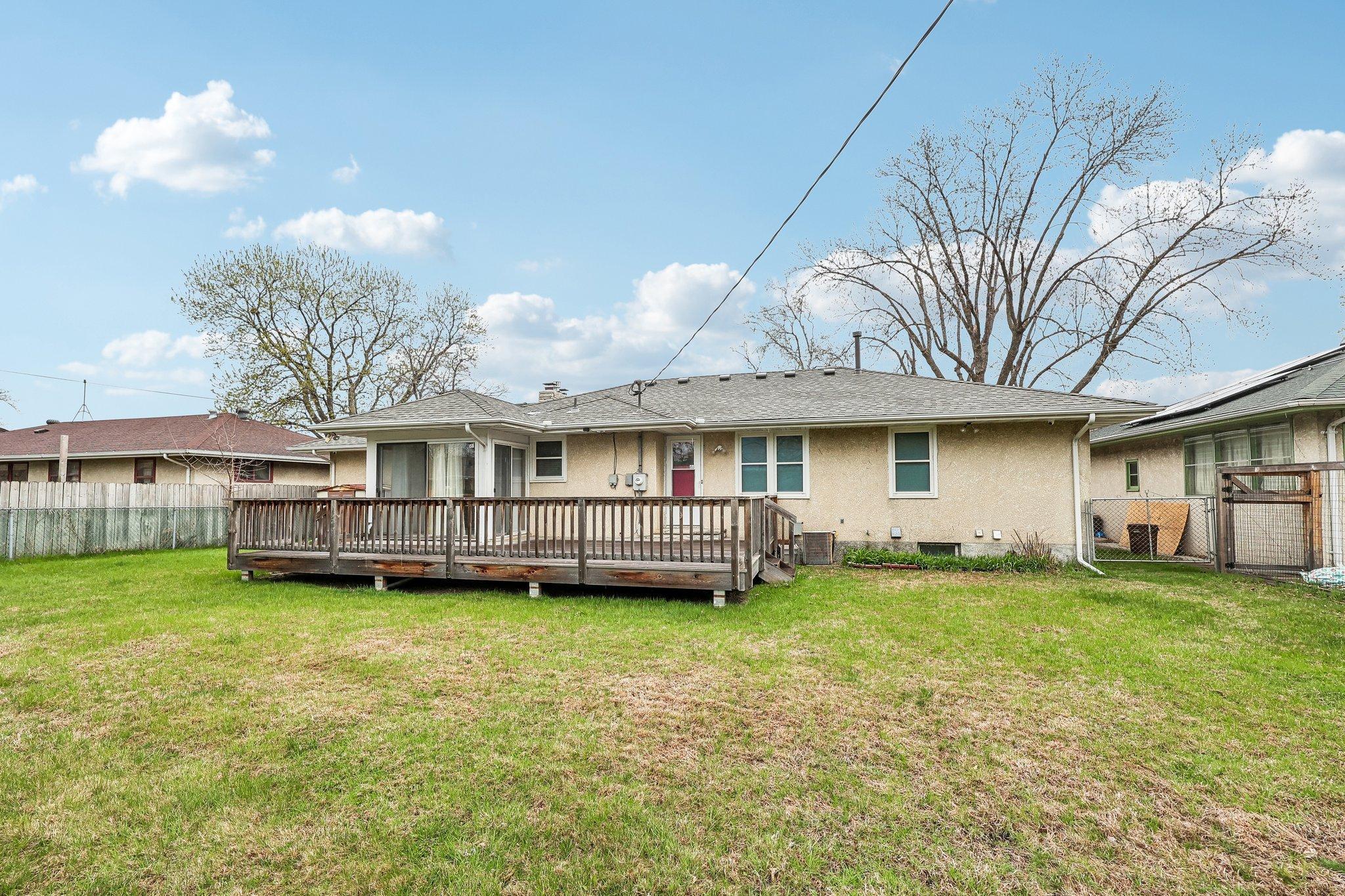 32-web-or-mls-Lilac Dr-S2604-050.jpg