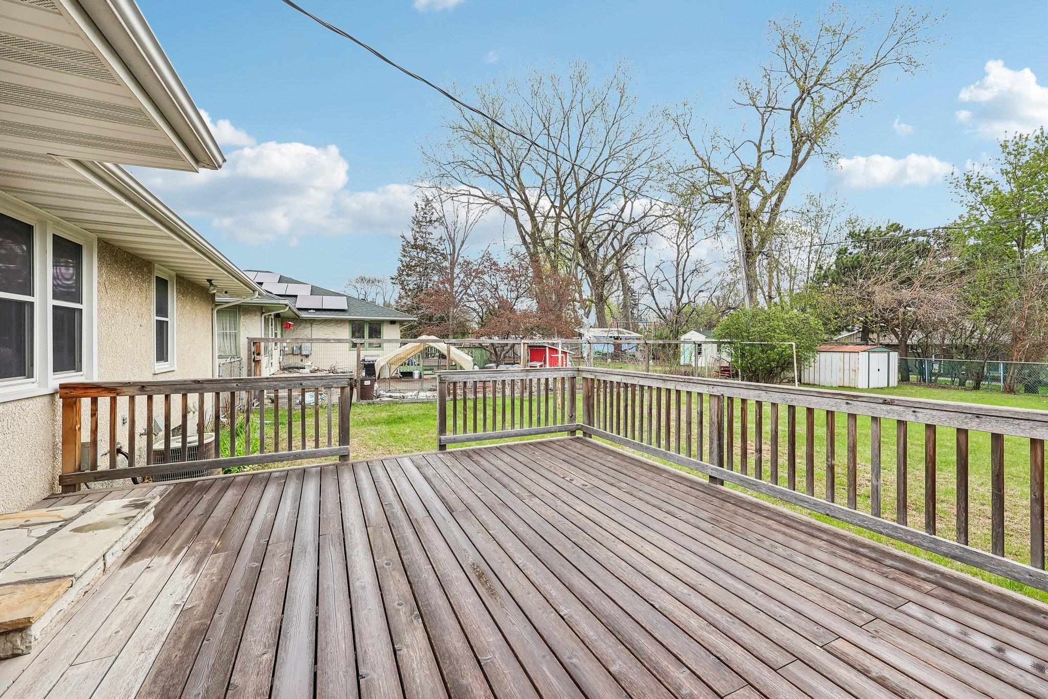 31-web-or-mls-Lilac Dr-S2604-045.jpg