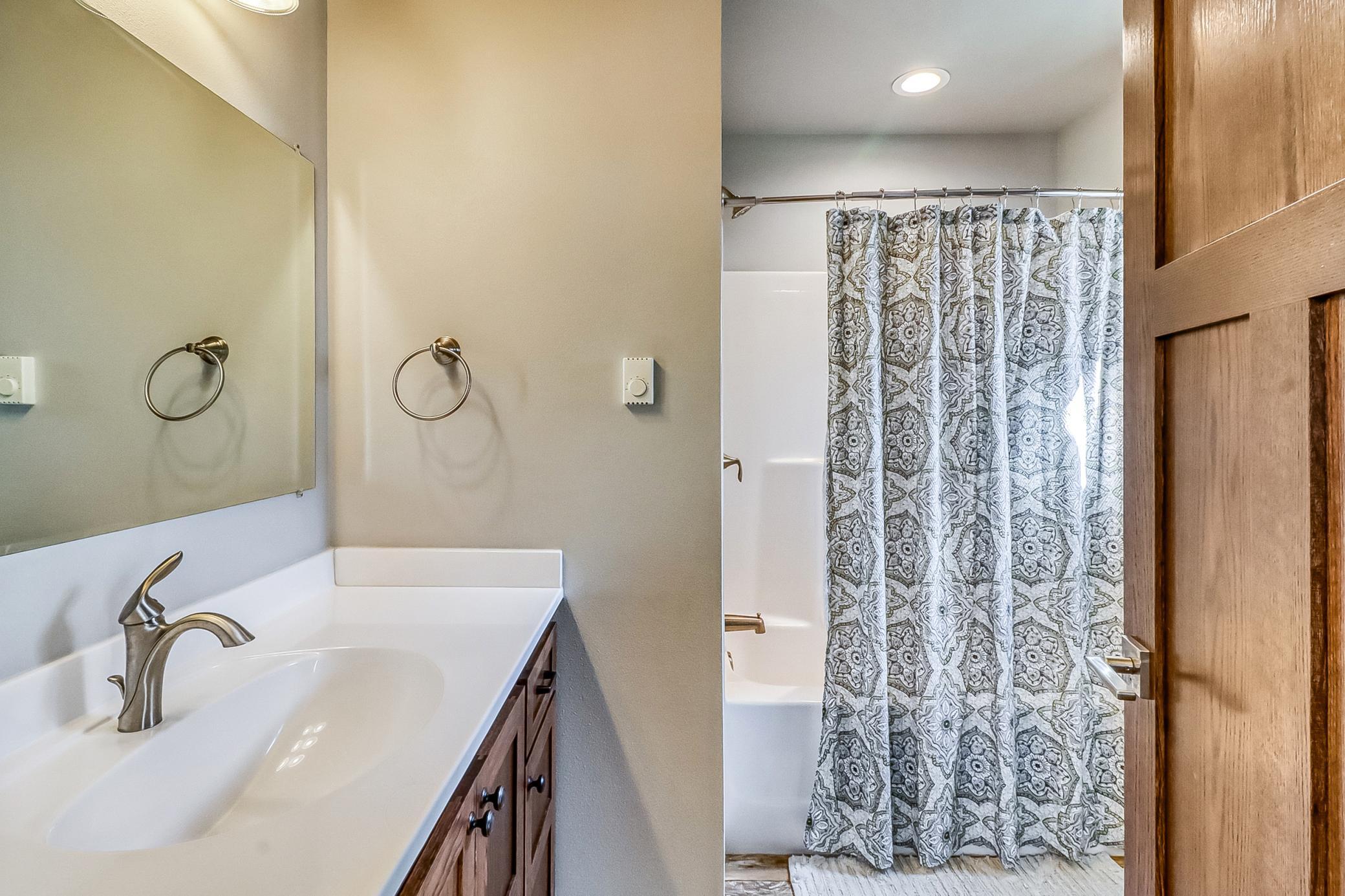 Bathroom1_1.jpg