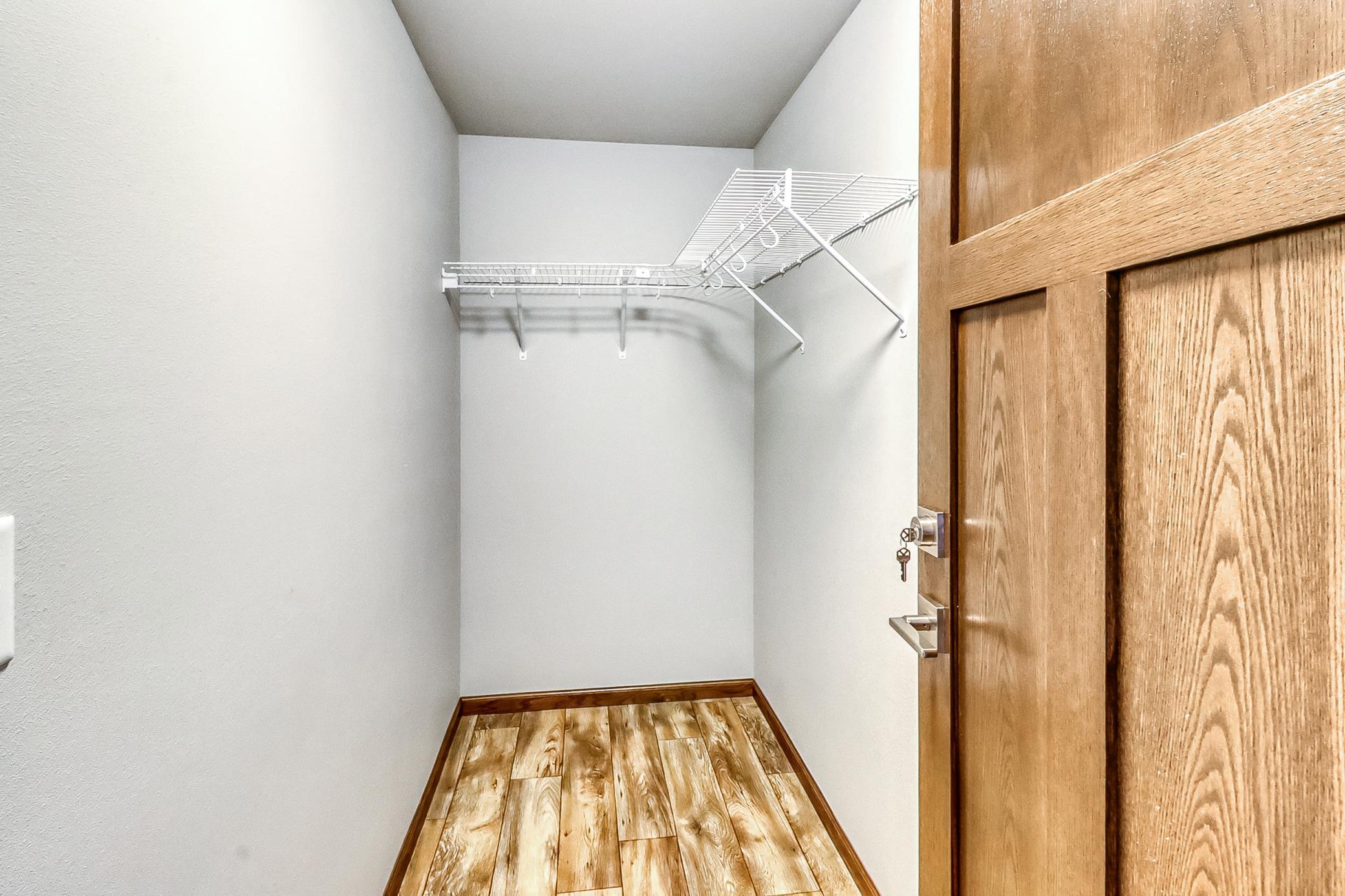 Bedroom3_closet.jpg