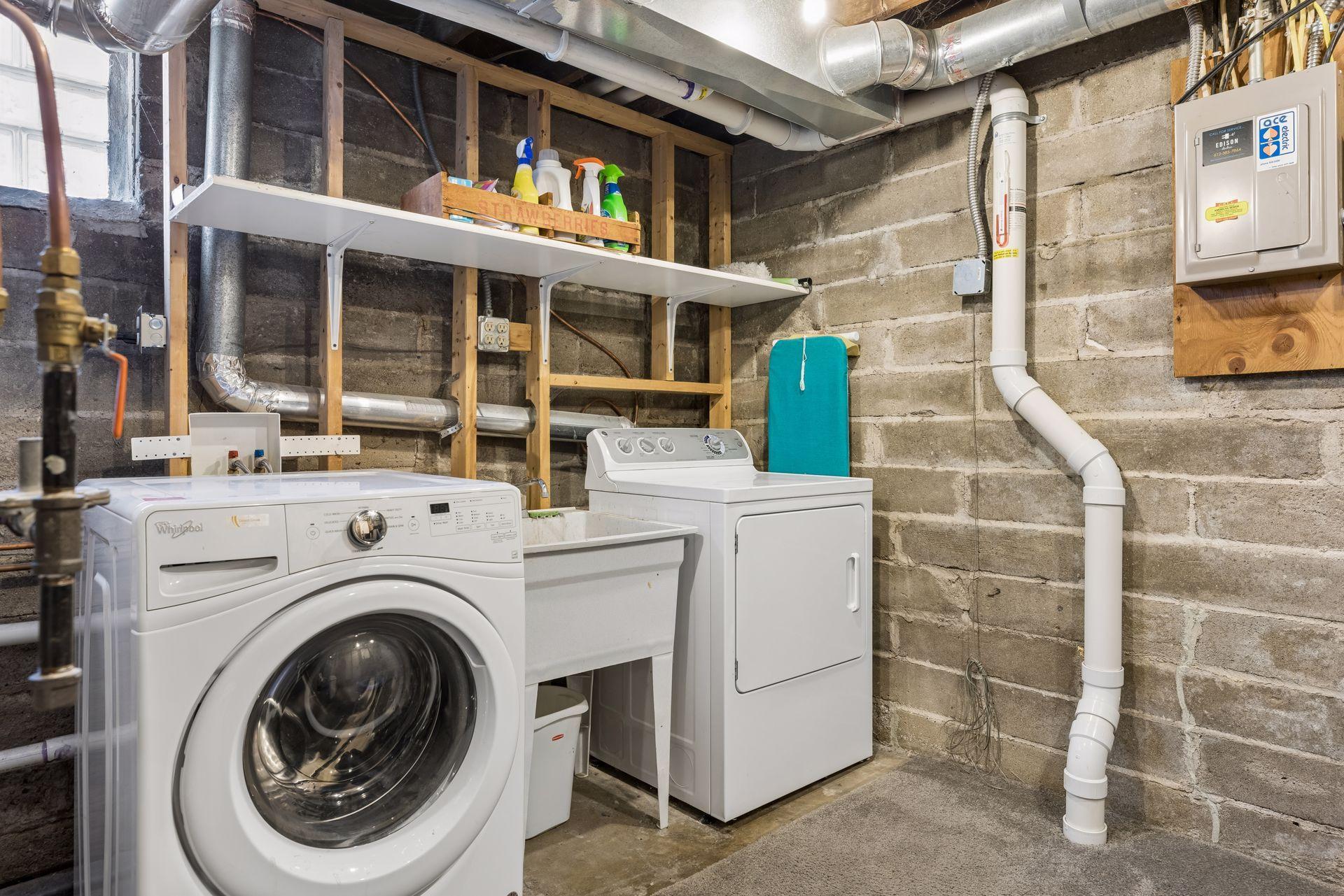 LL laundry room/ utility room