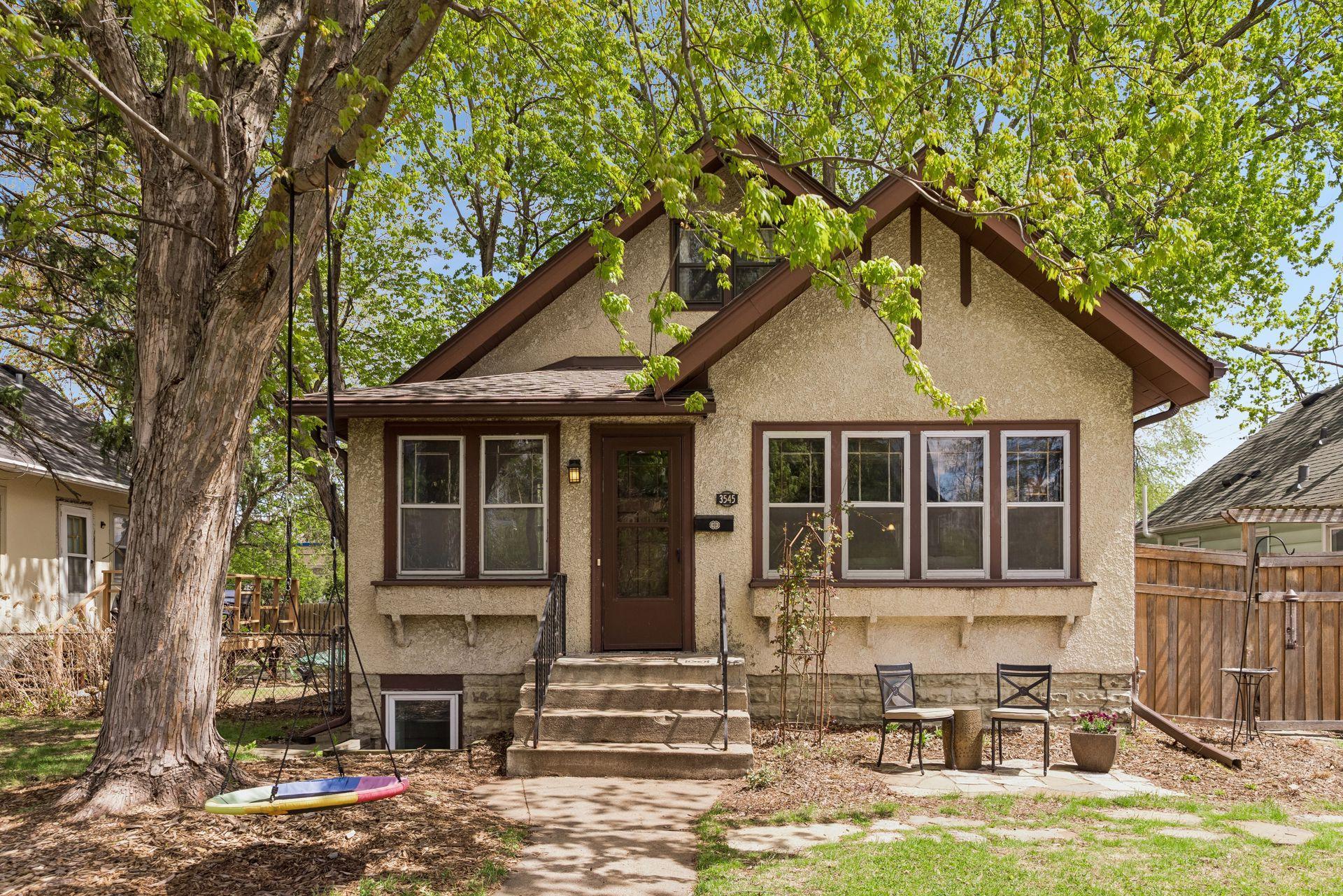 Charming S MPLS bungalow ready for it's new owners
