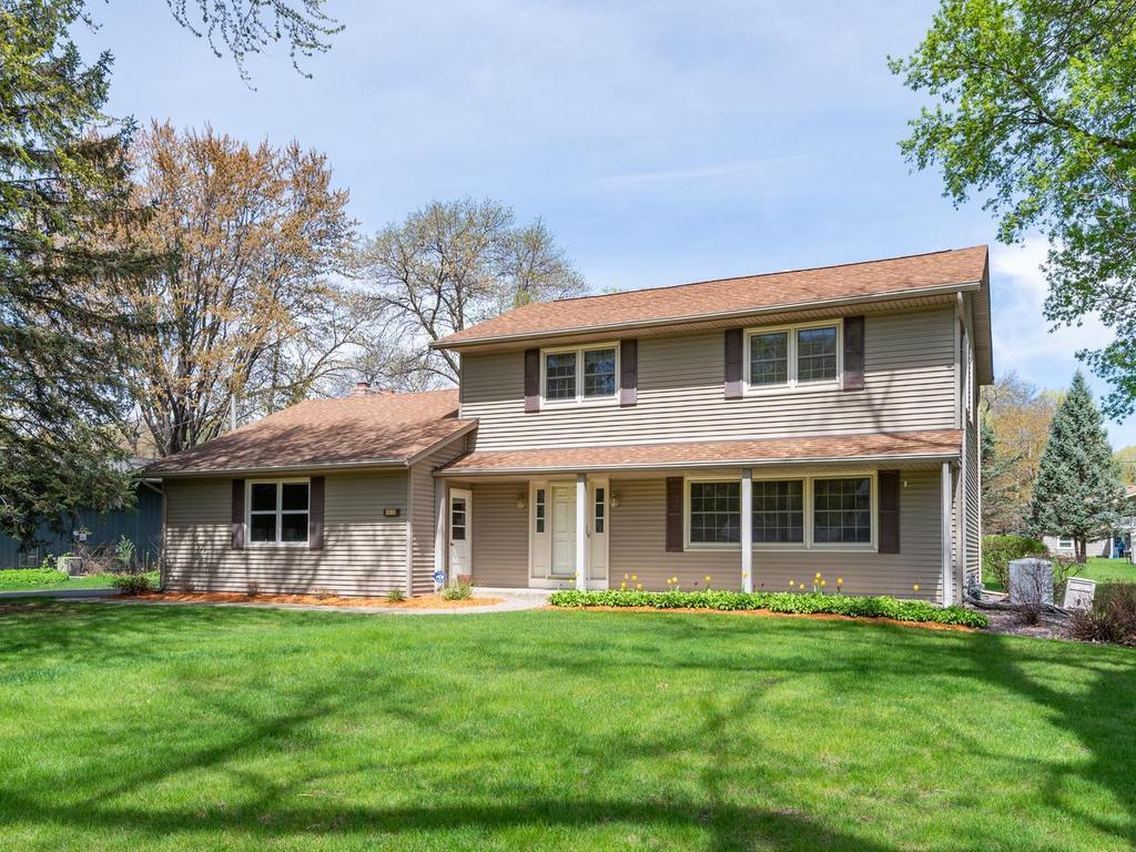 Great location! 2-Story Home in Wayzata School District!