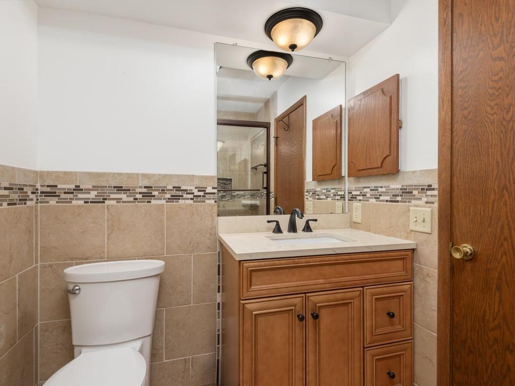 Upper level Full Bath