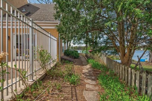 799 Heinel Drive, Saint Paul, MN 55113