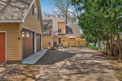 799 Heinel Drive, Saint Paul, MN 55113