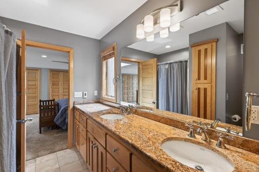 799 Heinel Drive, Saint Paul, MN 55113