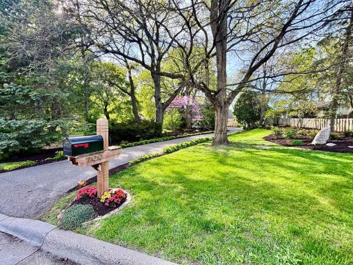799 Heinel Drive, Saint Paul, MN 55113