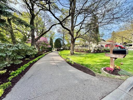 799 Heinel Drive, Saint Paul, MN 55113
