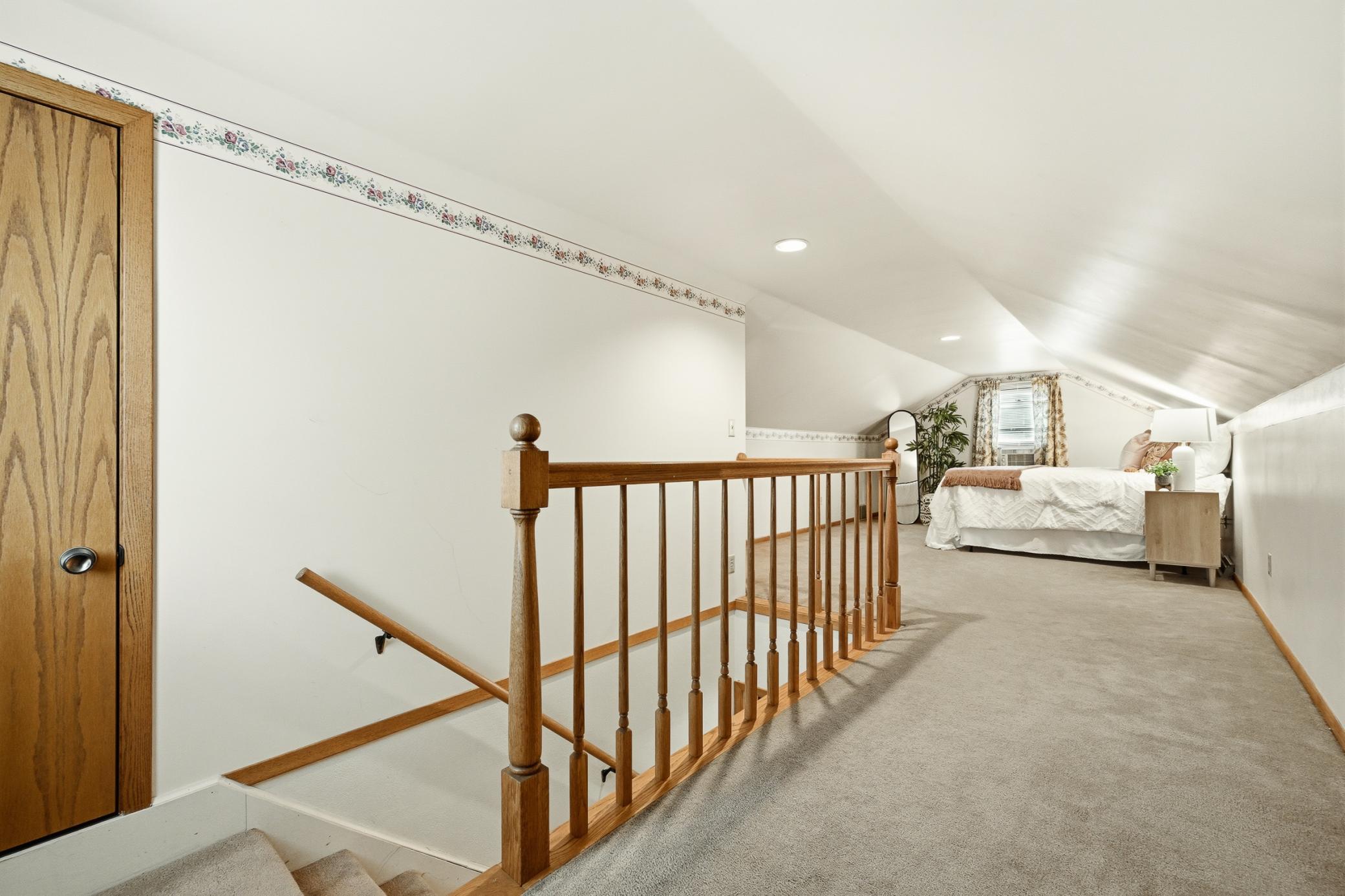 Upper bedroom/loft