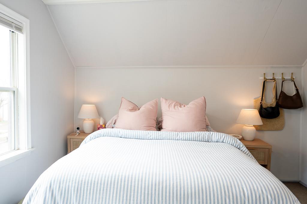 1124 5th St NE-15.jpg