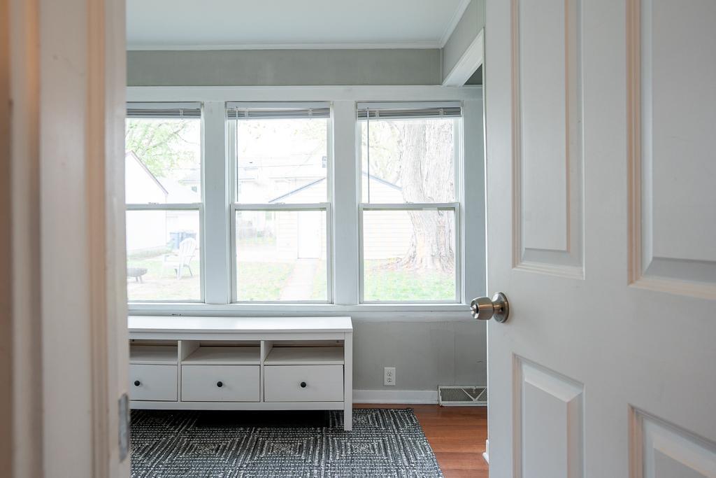 1124 5th St NE-3.jpg