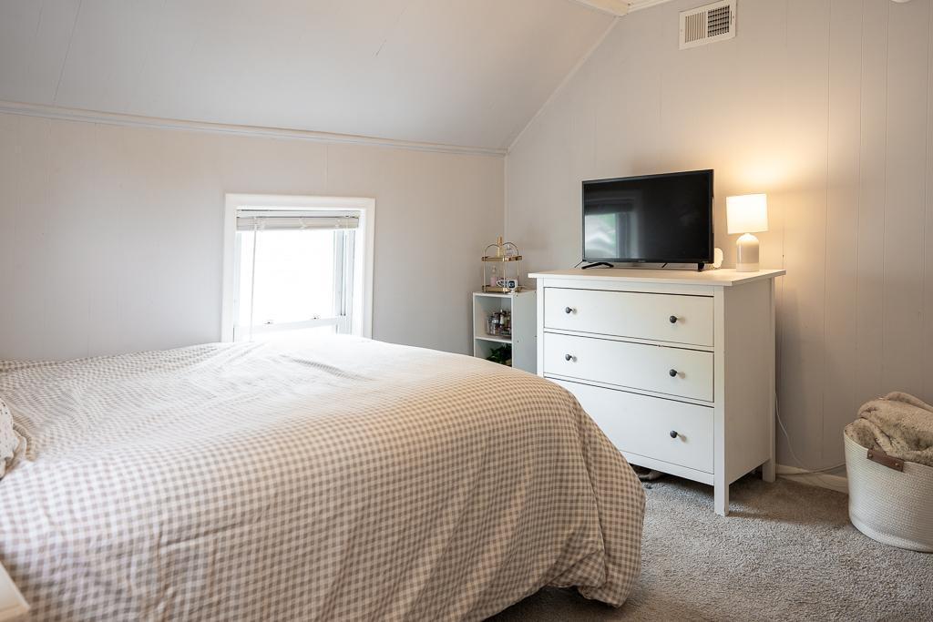 1124 5th St NE-18.jpg