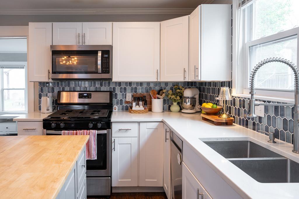 1124 5th St NE-6.jpg