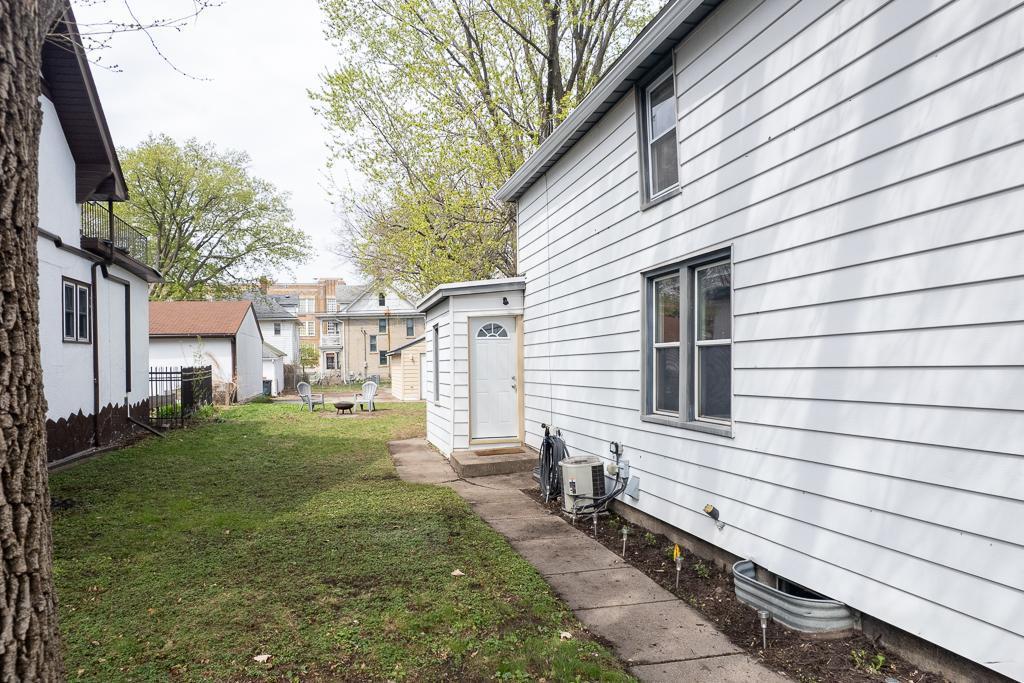 1124 5th St NE-22.jpg