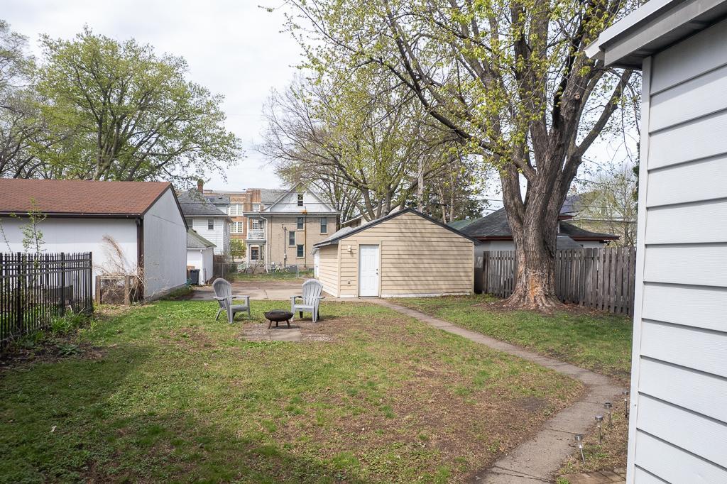 1124 5th St NE-21.jpg