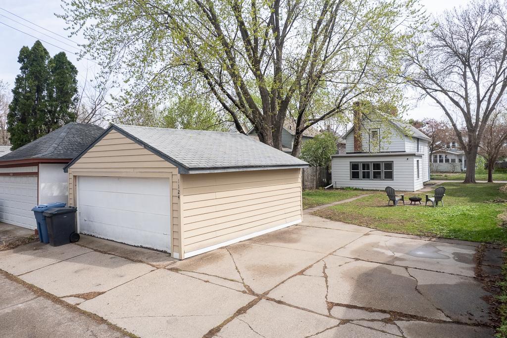 1124 5th St NE-19.jpg