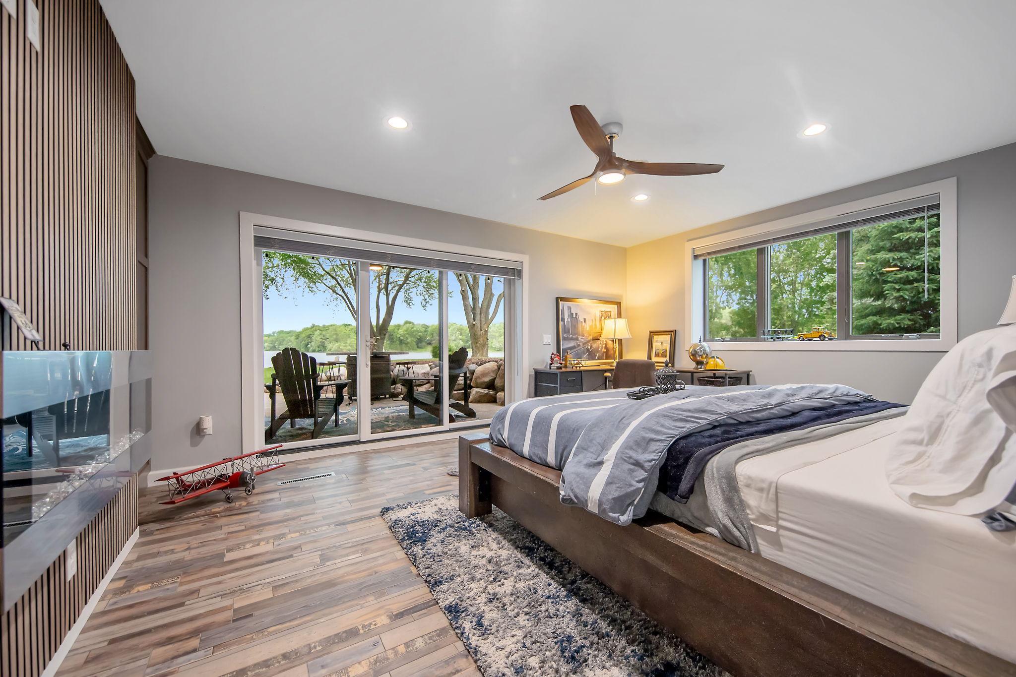 Wake up and enjoy the scenery. 2nd Bedroom.