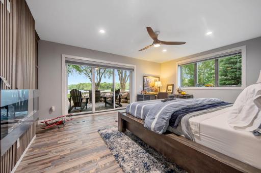 Wake up and enjoy the scenery. 2nd Bedroom.