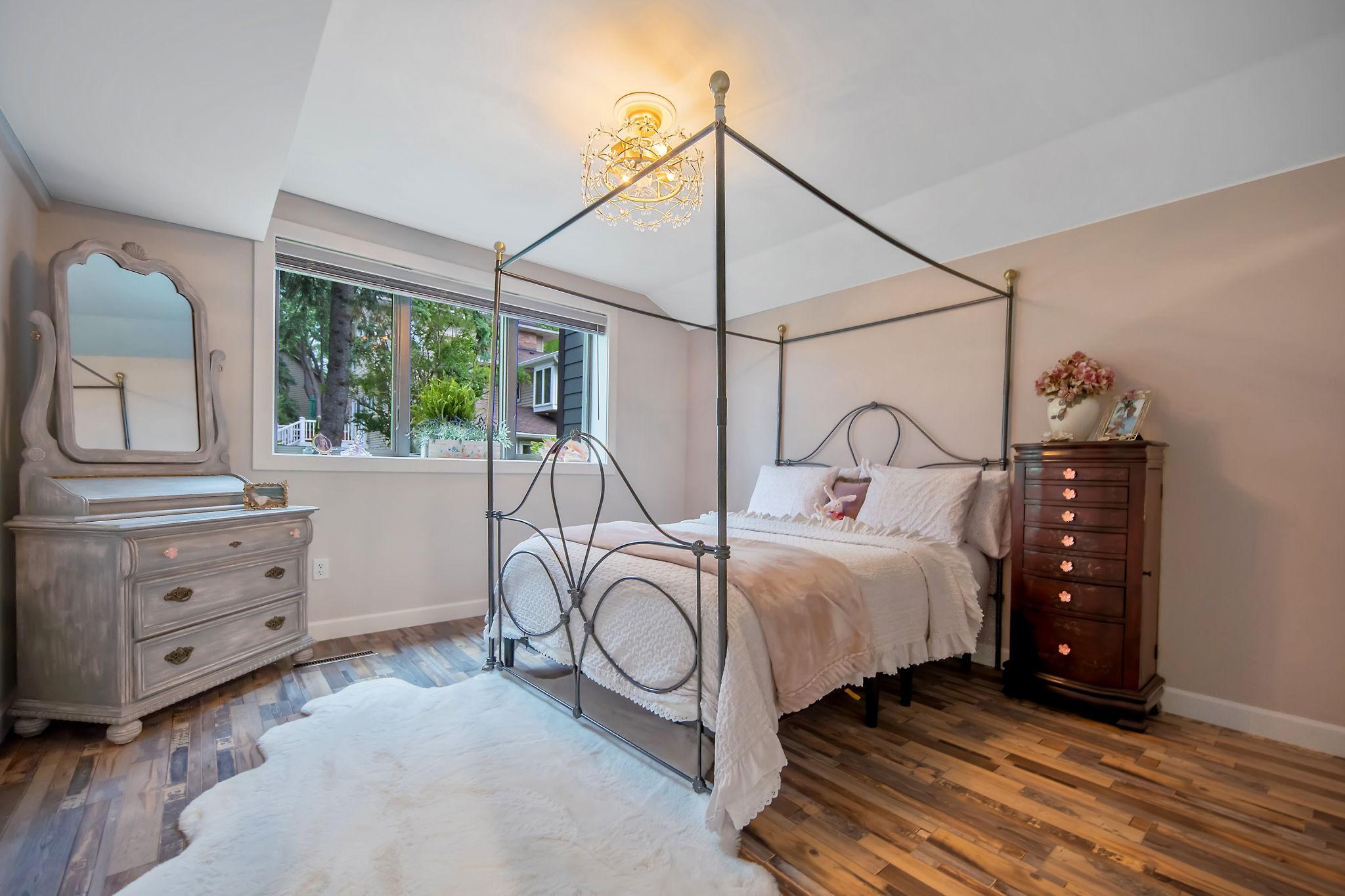 4th bedroom also with views of the lake.