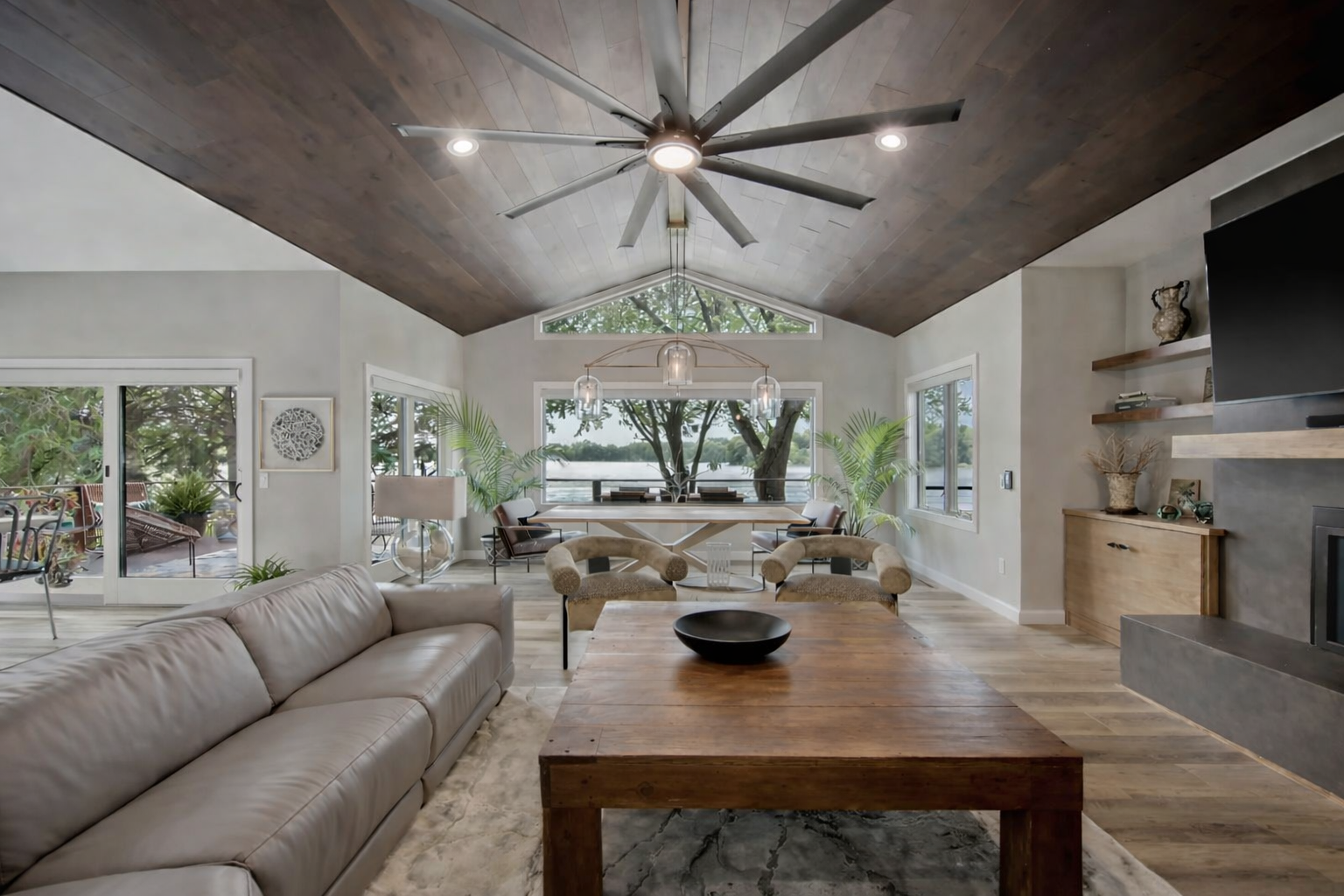 Great ROOM overlooking dining.png