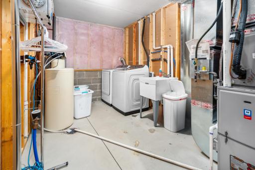 20260427-800_SecondAveSW_Rice_Interior-11.jpg