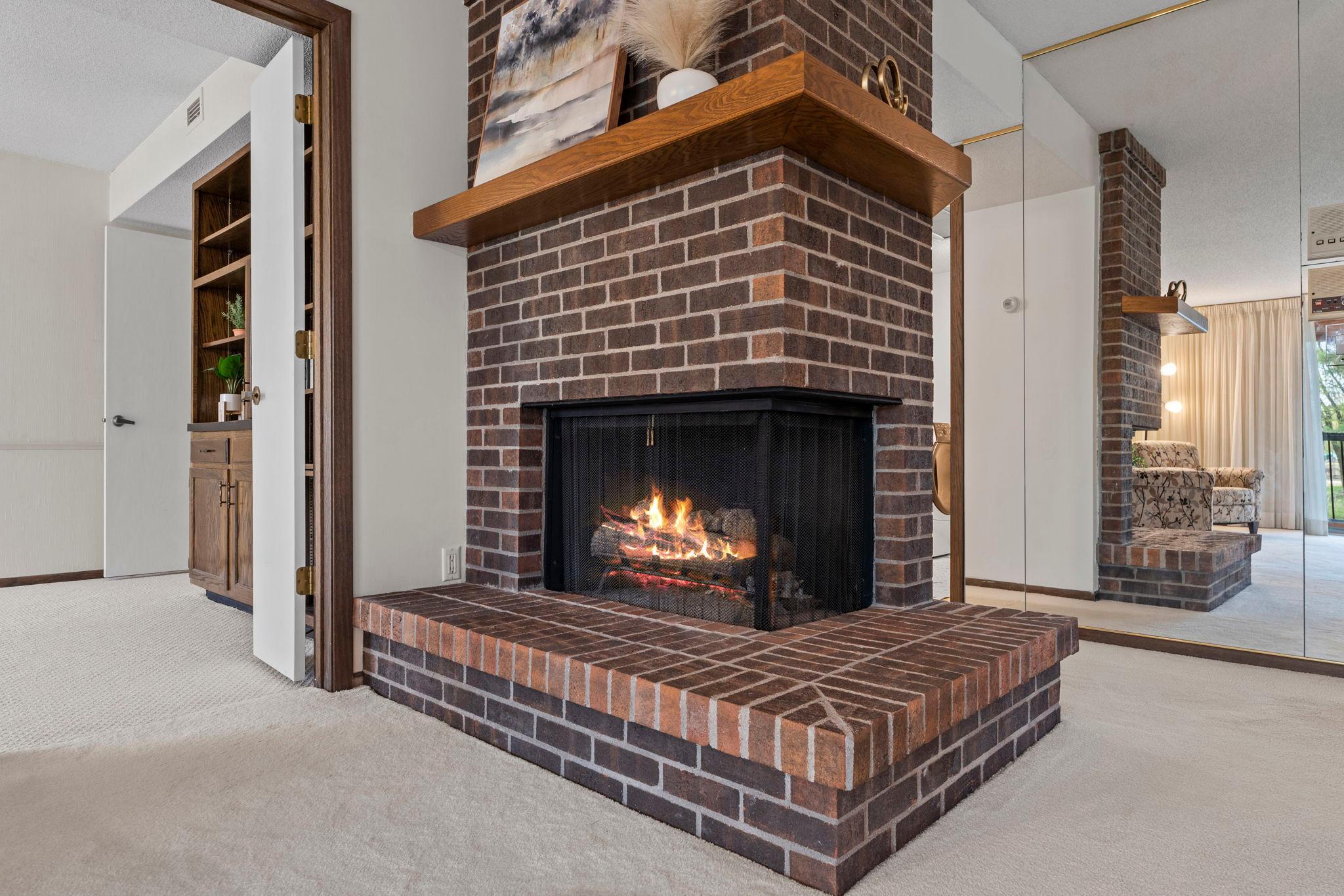 Gas fireplace