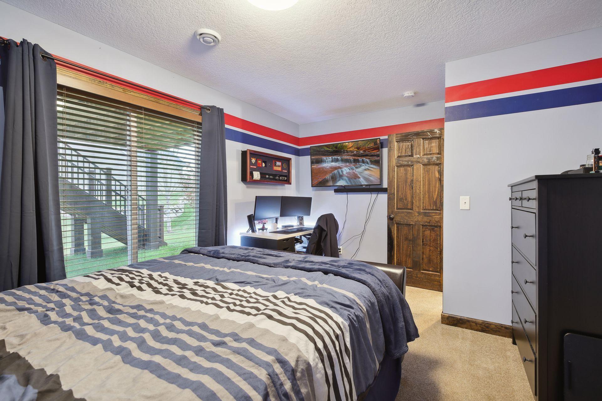 Plenty of space for the family member or guest. Quiet and spacious with walk-in closet and nice windows.