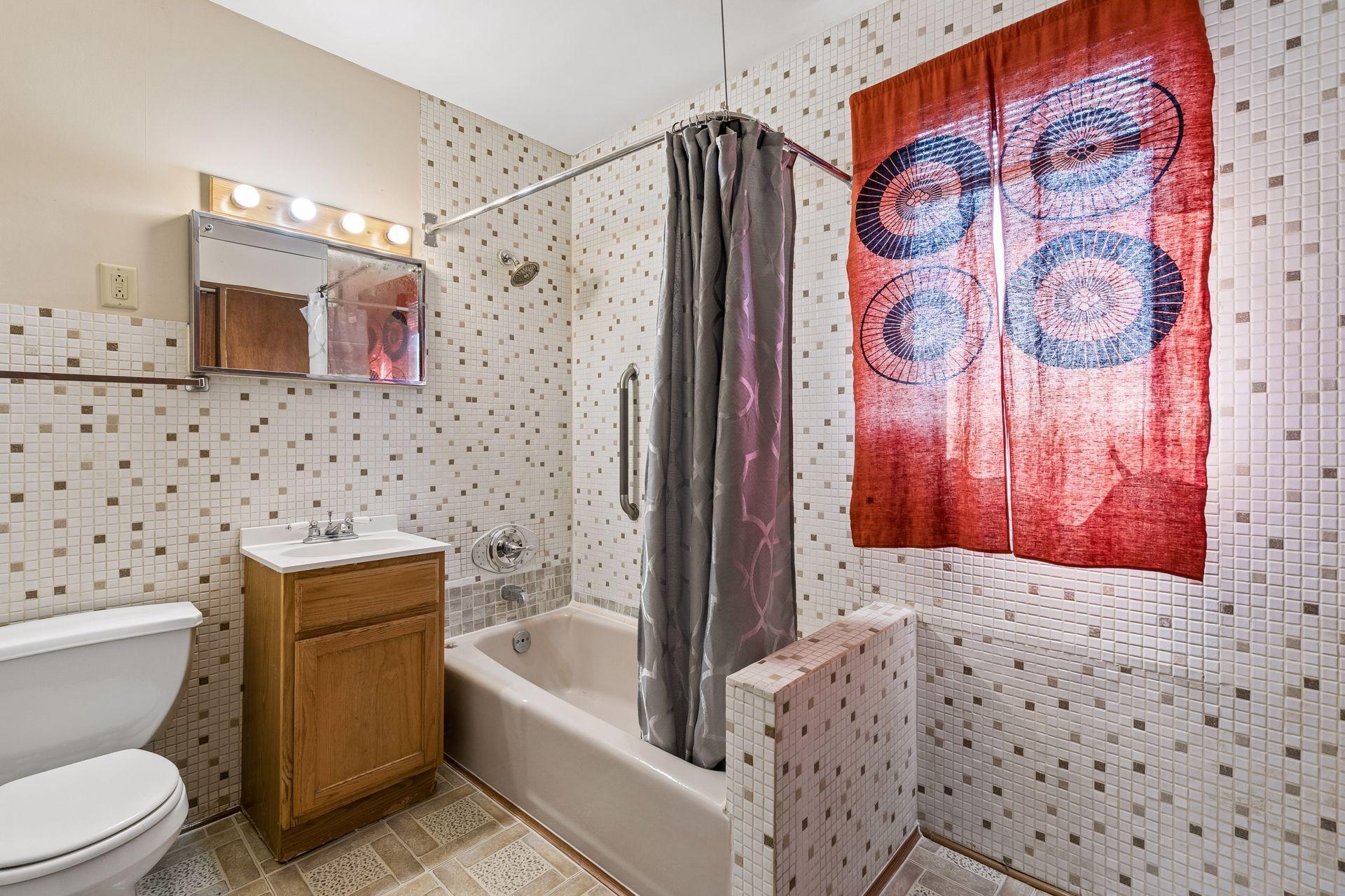 Full bathroom located on the main floor
